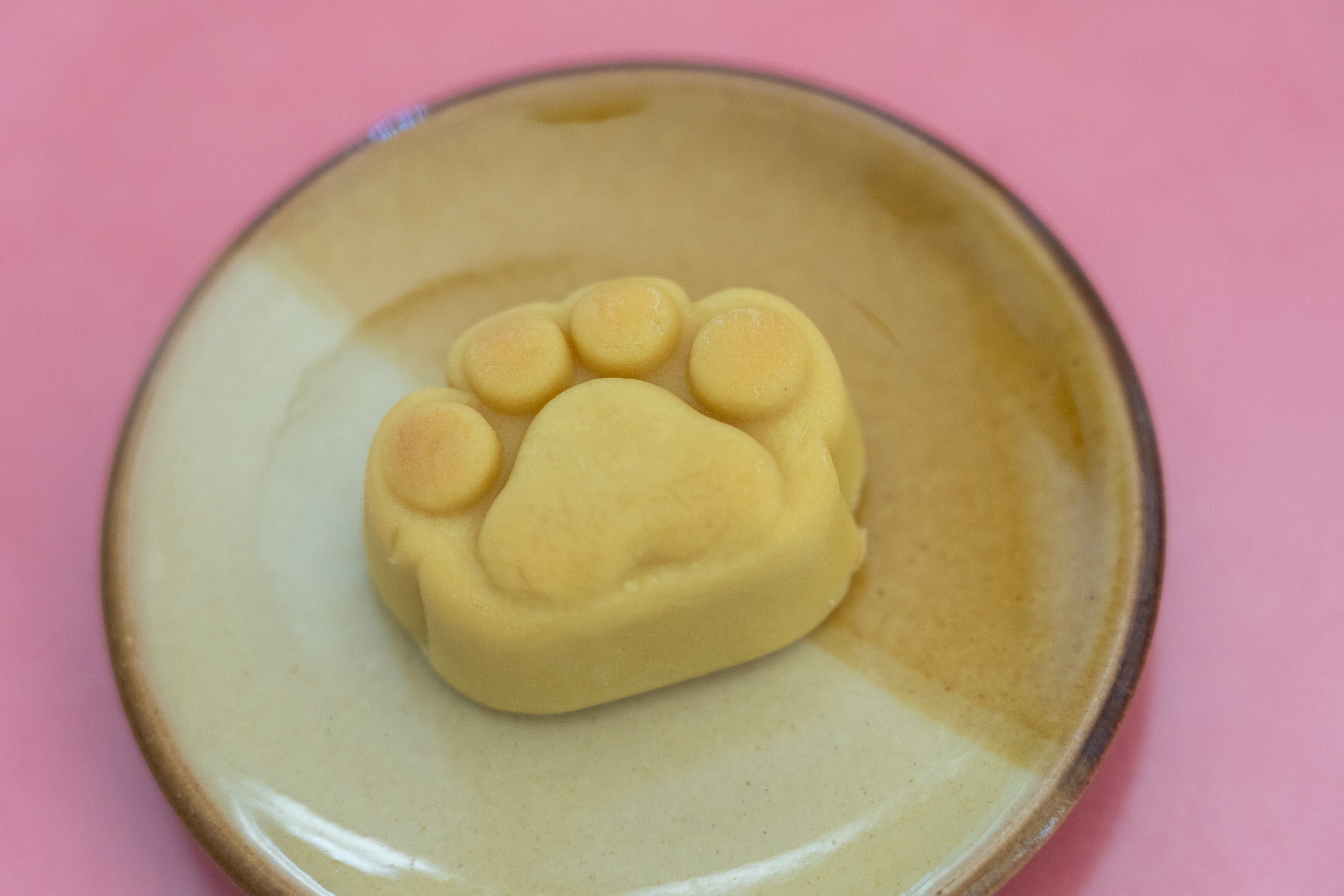 ころんとした肉球の形のスイートポテトは食べるのがもったいないかわいらしさ。甘すぎないところもいい