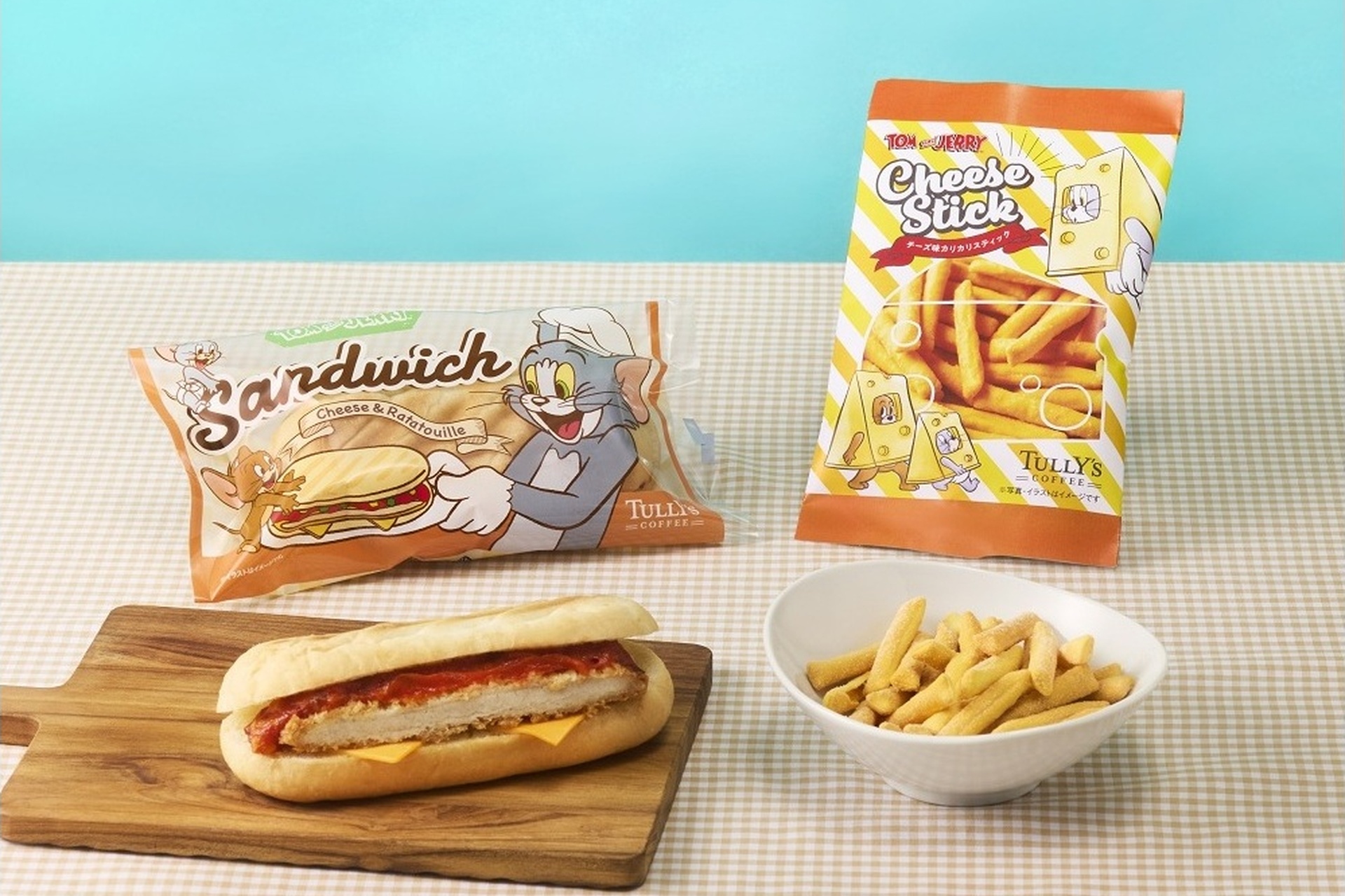 トムとジェリー パニーニ風カツサンド ～チーズ＆ラタトゥイユ～（左）、トムとジェリー チーズ味カリカリスティック（右）