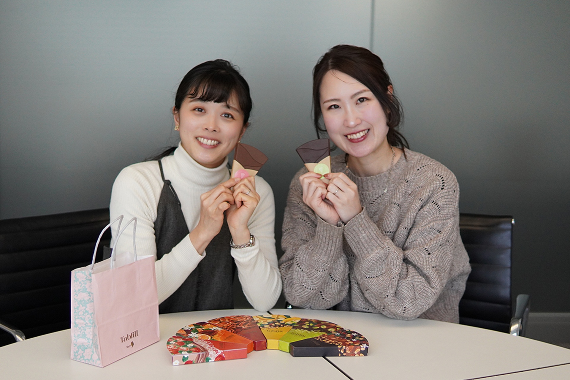 株式会社メリーチョコレートカムパニー マーケティング本部商品企画部ブランド育成課 小野塚綾香氏、同 商品デザイン課 安村真澄氏