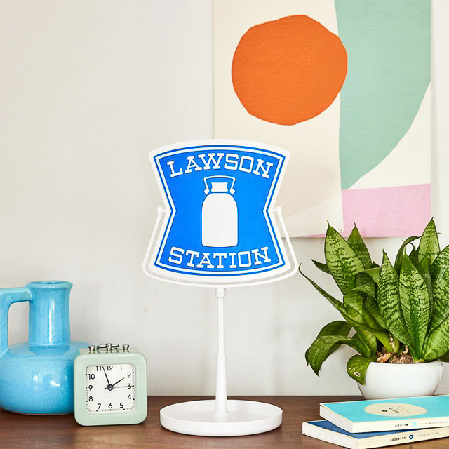 「LAWSON OFFICIAL BOOK ローソンの看板そのまんま卓上ミラーver.」（3289円）