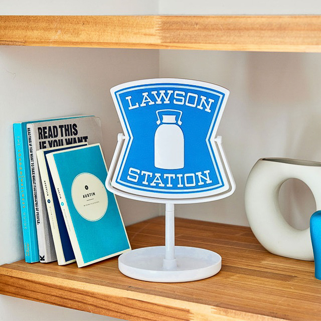 「LAWSON OFFICIAL BOOK ローソンの看板そのまんま卓上ミラーver.」（3289円）