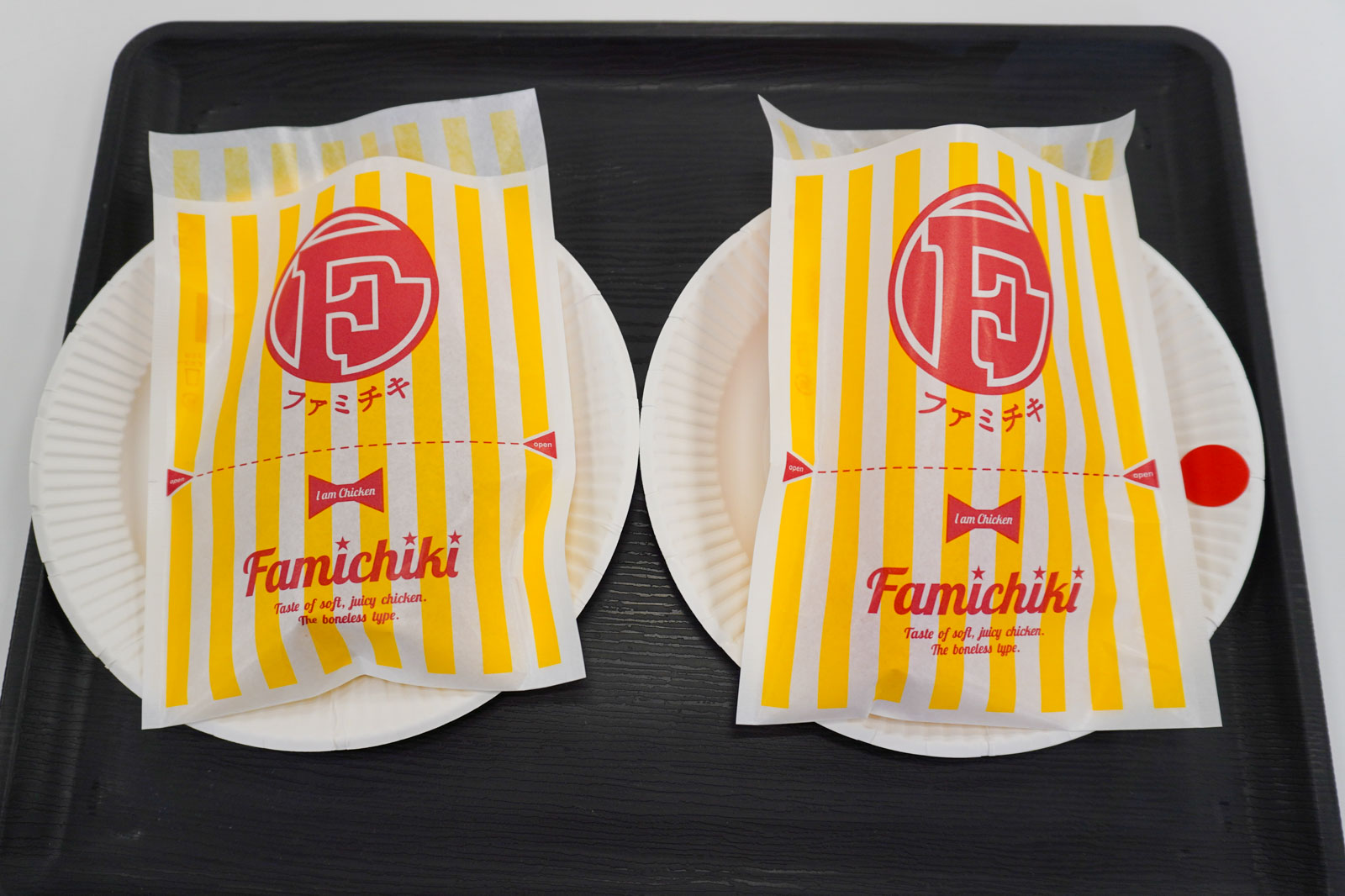 「濃厚チーズ in ファミチキ」と「濃厚チーズ in クリスピーチキン」のパッケージ