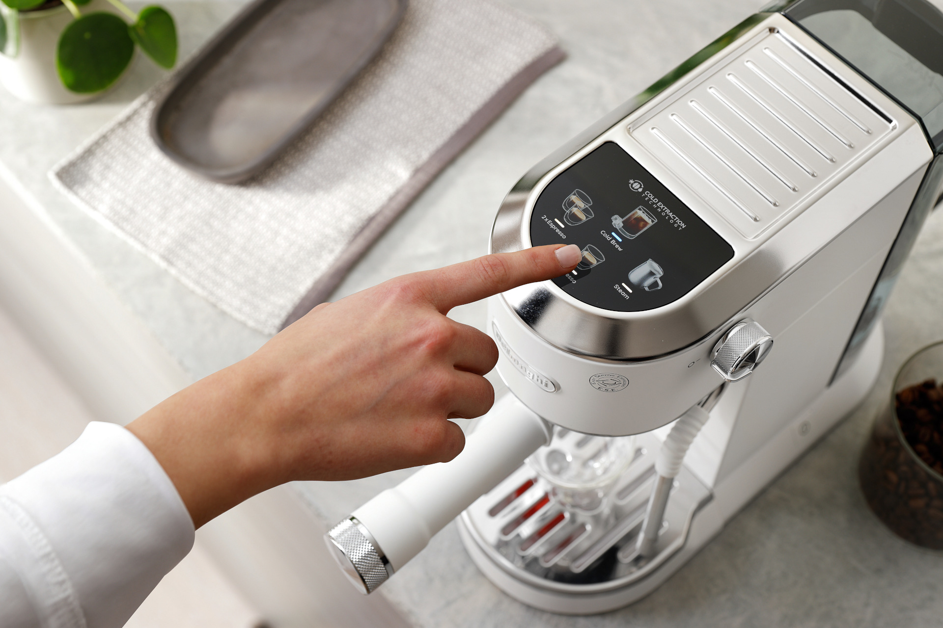 直感的な操作で抽出量や抽出温度の調整ができる