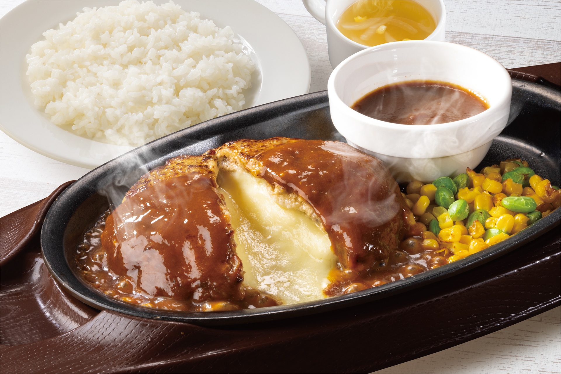 チーズINハンバーグランチ（ライスorパン・日替わりスープ付き）