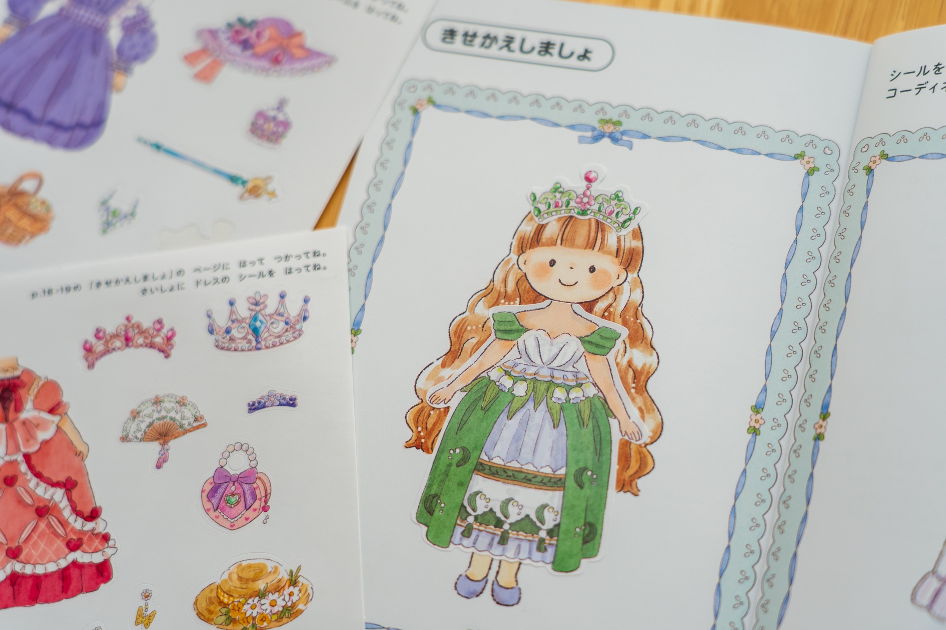 アンブレラやバッグ、帽子など好きなアイテムをデコレーション