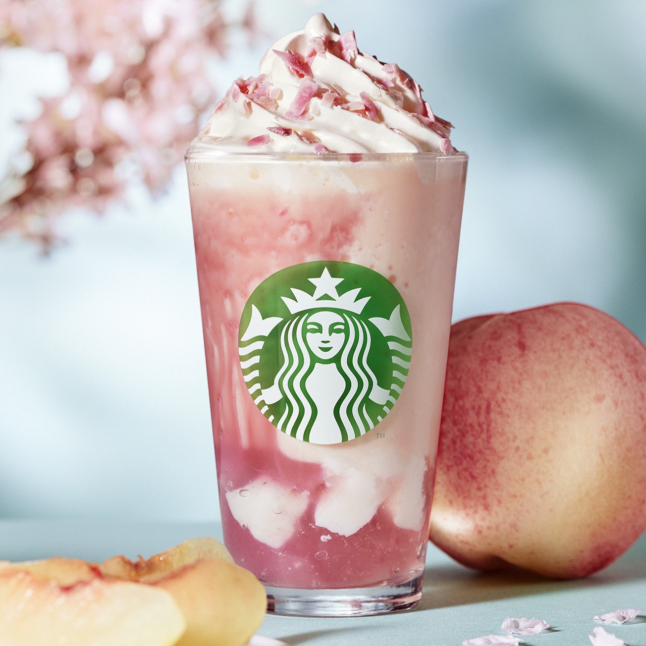 「桜 咲くよ 白桃 フラペチーノ」（700円）