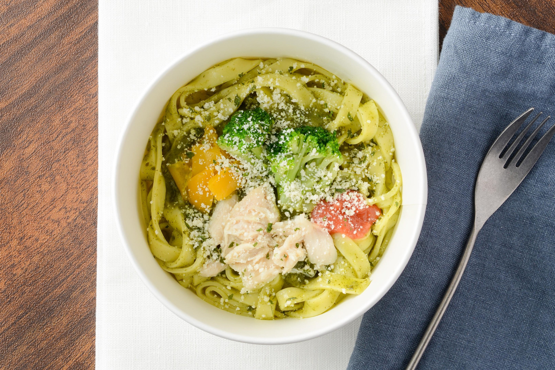 「大葉＆バジルのジェノベーゼ 明太ソース添え」（567円）