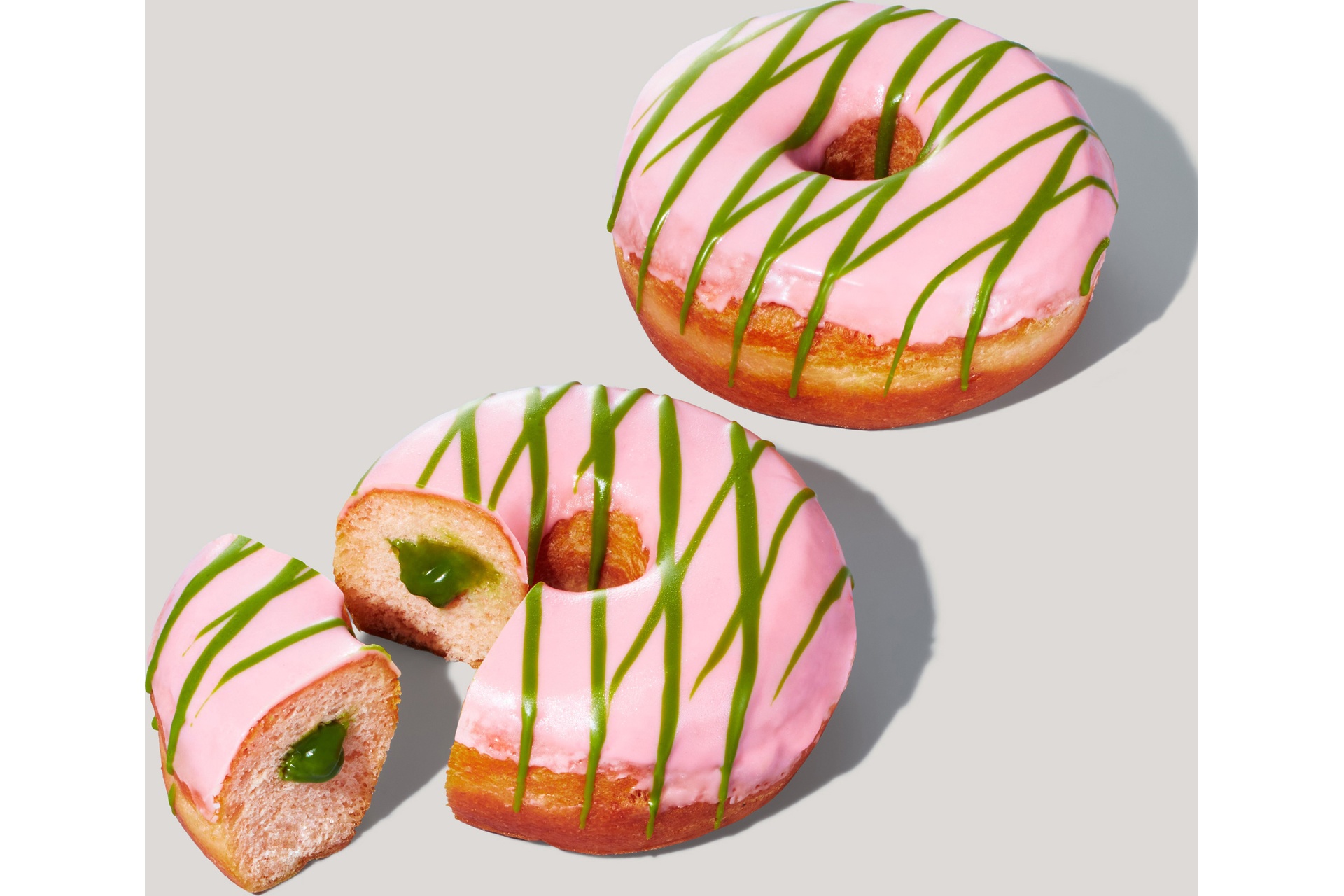 桜抹茶ドーナツ