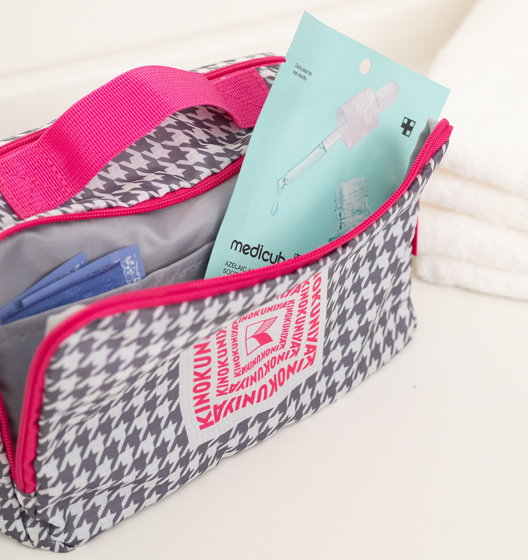 3/3号増刊のポーチはグレーの千鳥格子