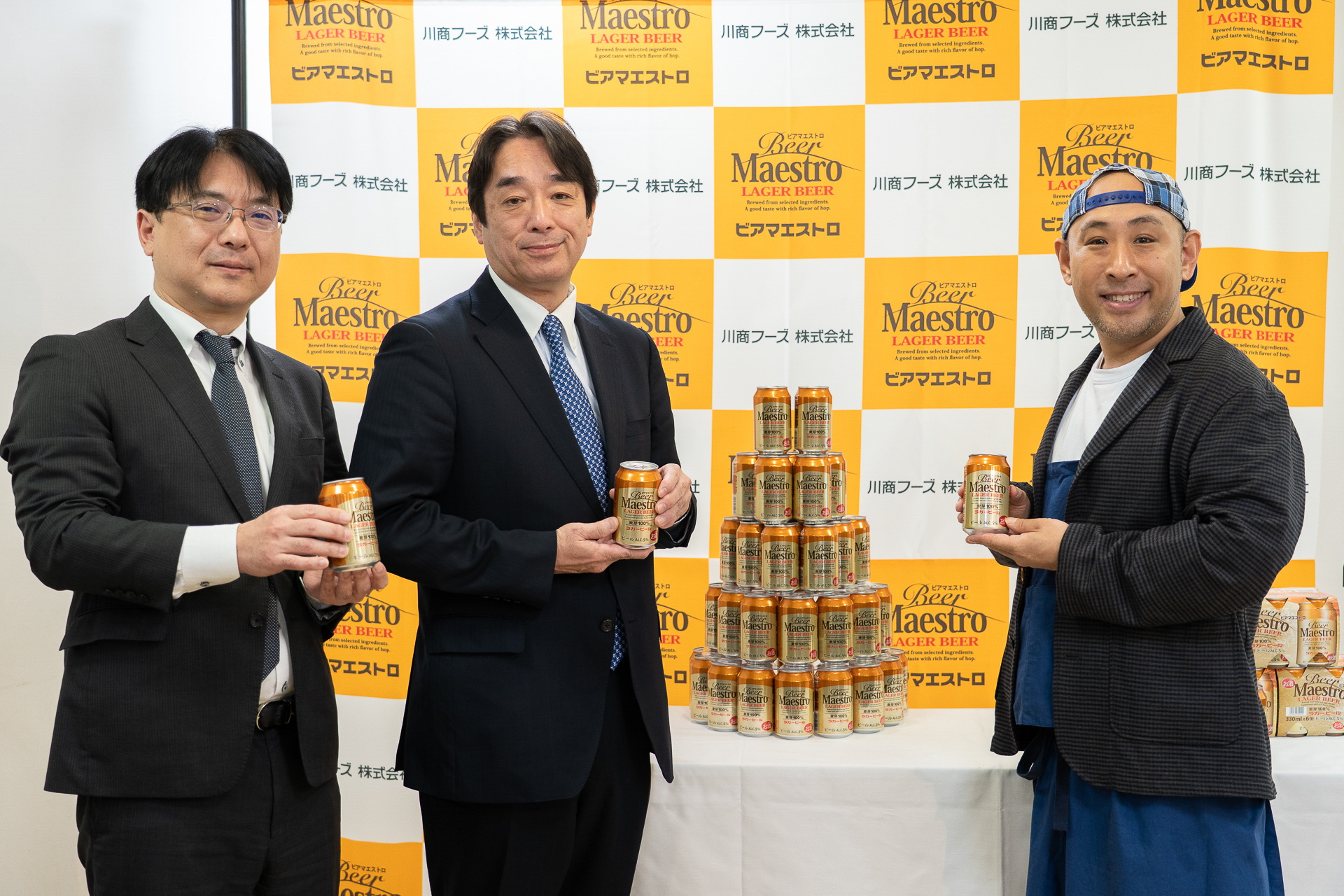 川商フーズ株式会社 代表取締役社長 中村行盛氏（中央）、食品流通部 酒類グループ長 川上洋平氏（左）、料理家きじまりゅうた氏（右）