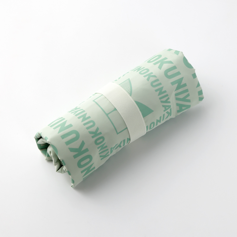 くるっと丸められコンパクトになる