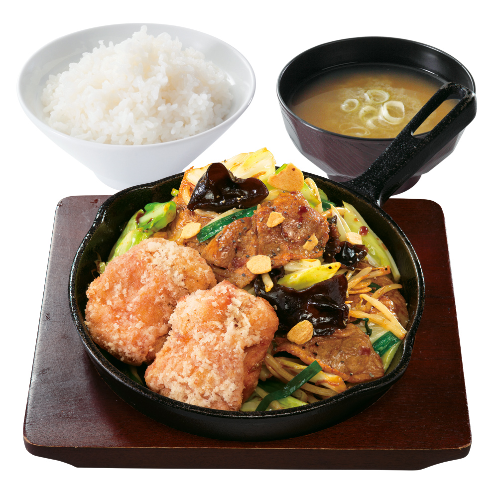 「にんにくからあげと肉野菜炒め定食」（1045円/券売機店舗は1050円）