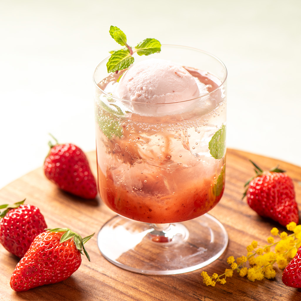 牛乳だけでなく炭酸水などと割って春のドリンクアレンジも楽しめる