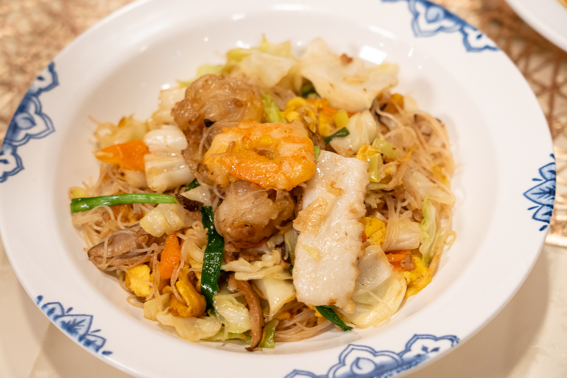 「海鮮焼ビーフン」（879円）