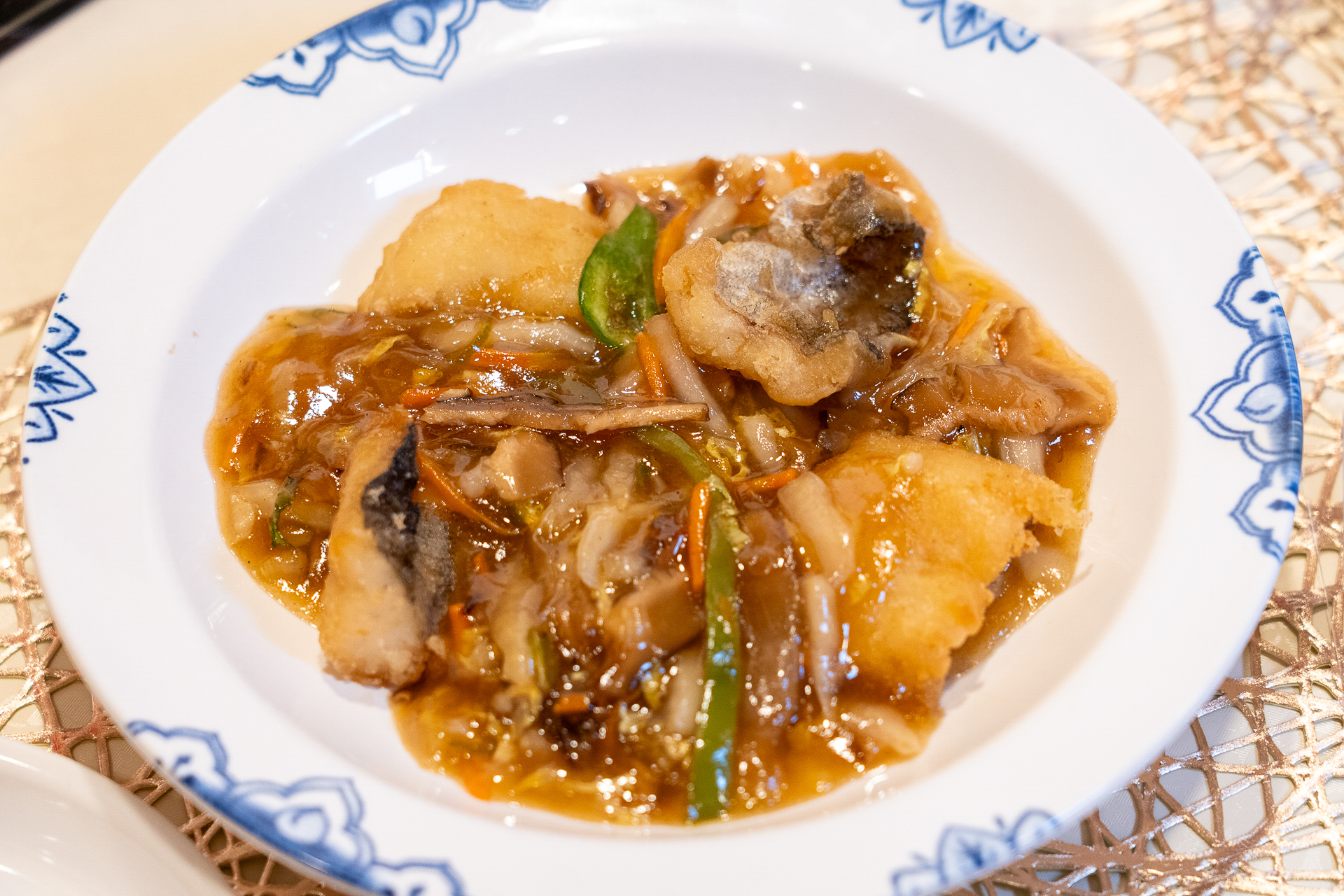 「鱈の唐揚げ 野菜甘酢あんかけ」（大 747円）