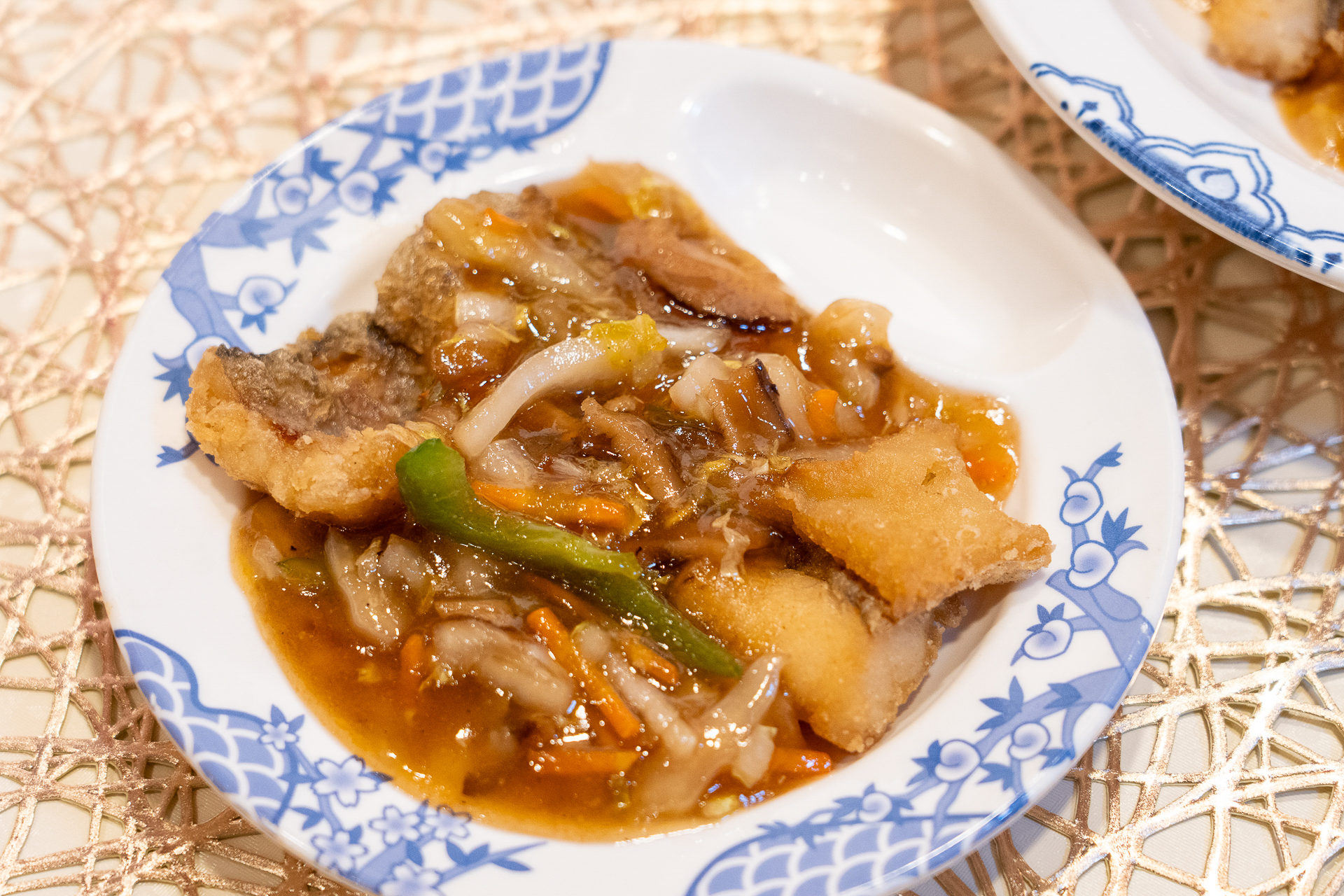 「鱈の唐揚げ 野菜甘酢あんかけ」（小 384円）