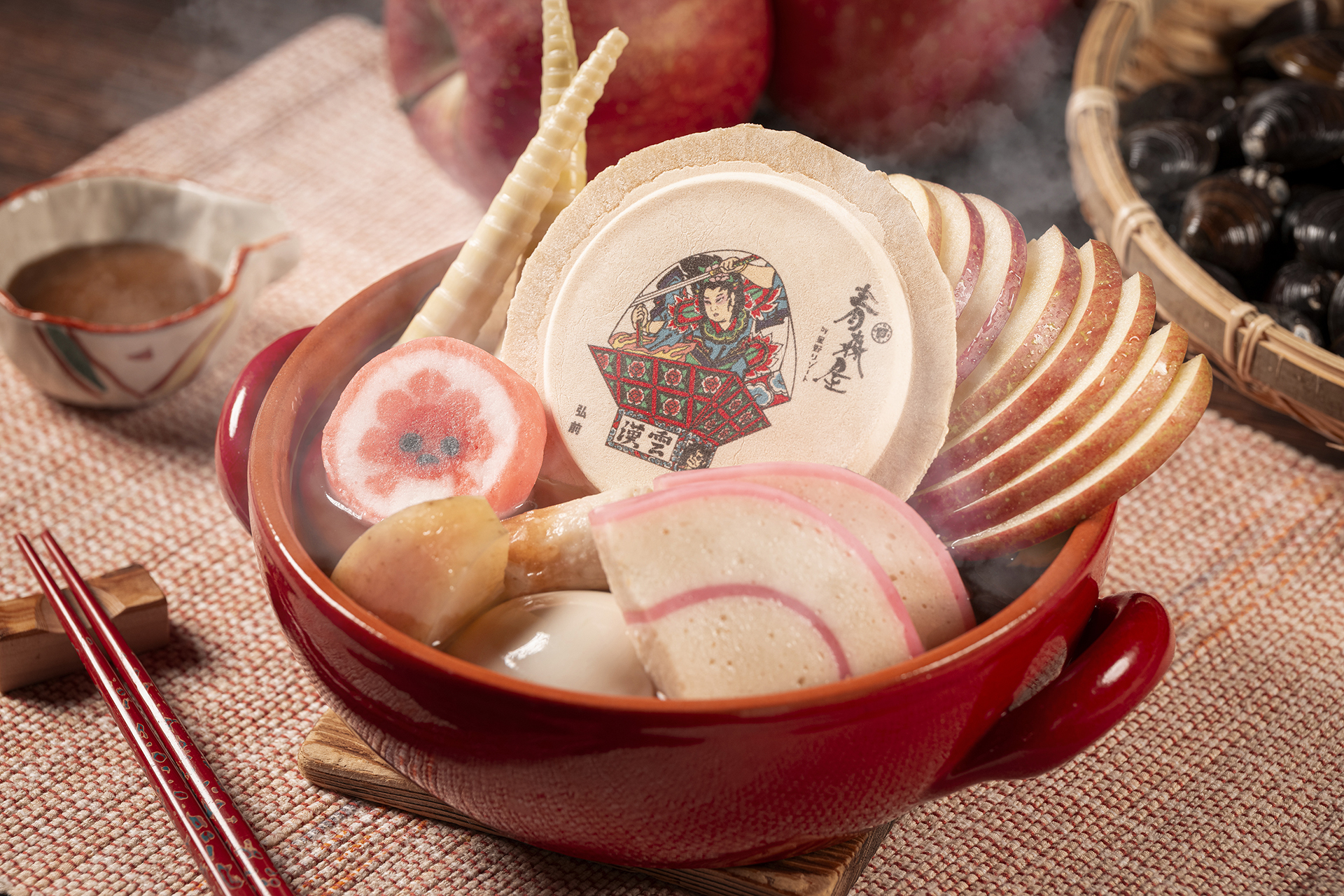 「弘前ねぷたりんごおでん鍋」（1600円）