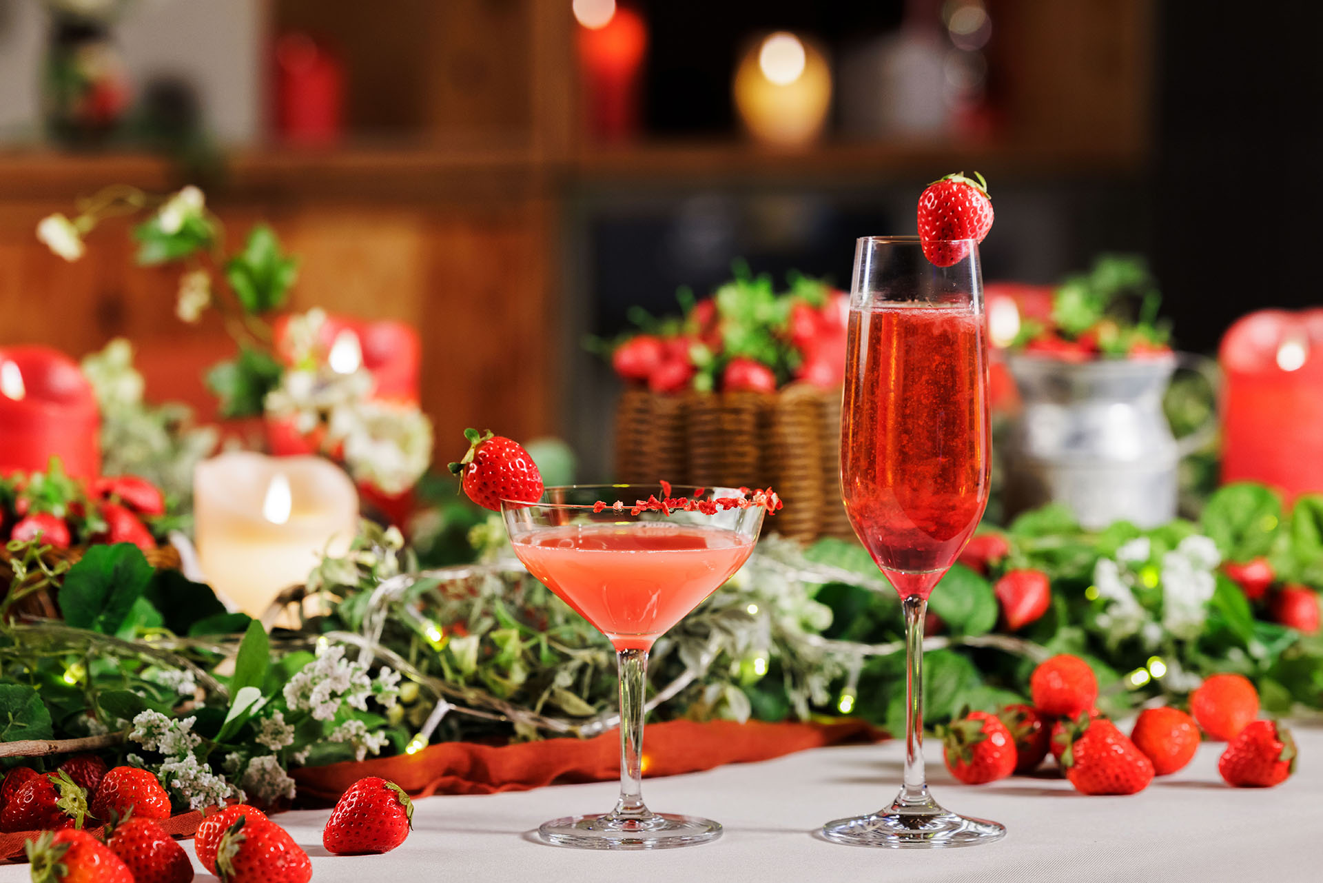「いちごの芳醇モクテル」（900円）、「いちごの贅沢スパークリング」（900円）