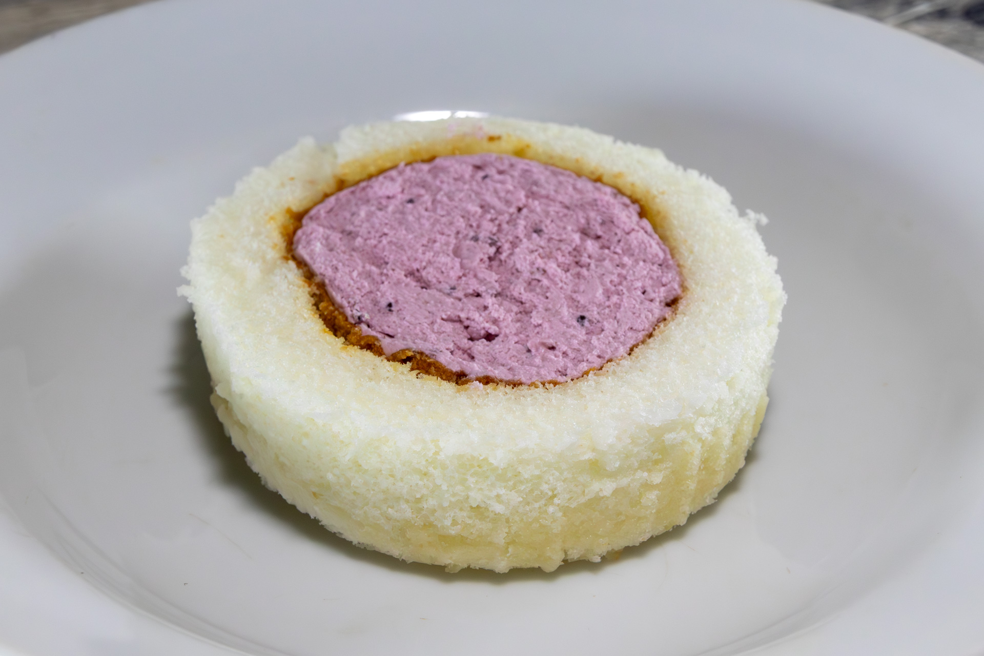 「Uchi Café 北海道産ハスカッププレミアムロールケーキ」（268円）