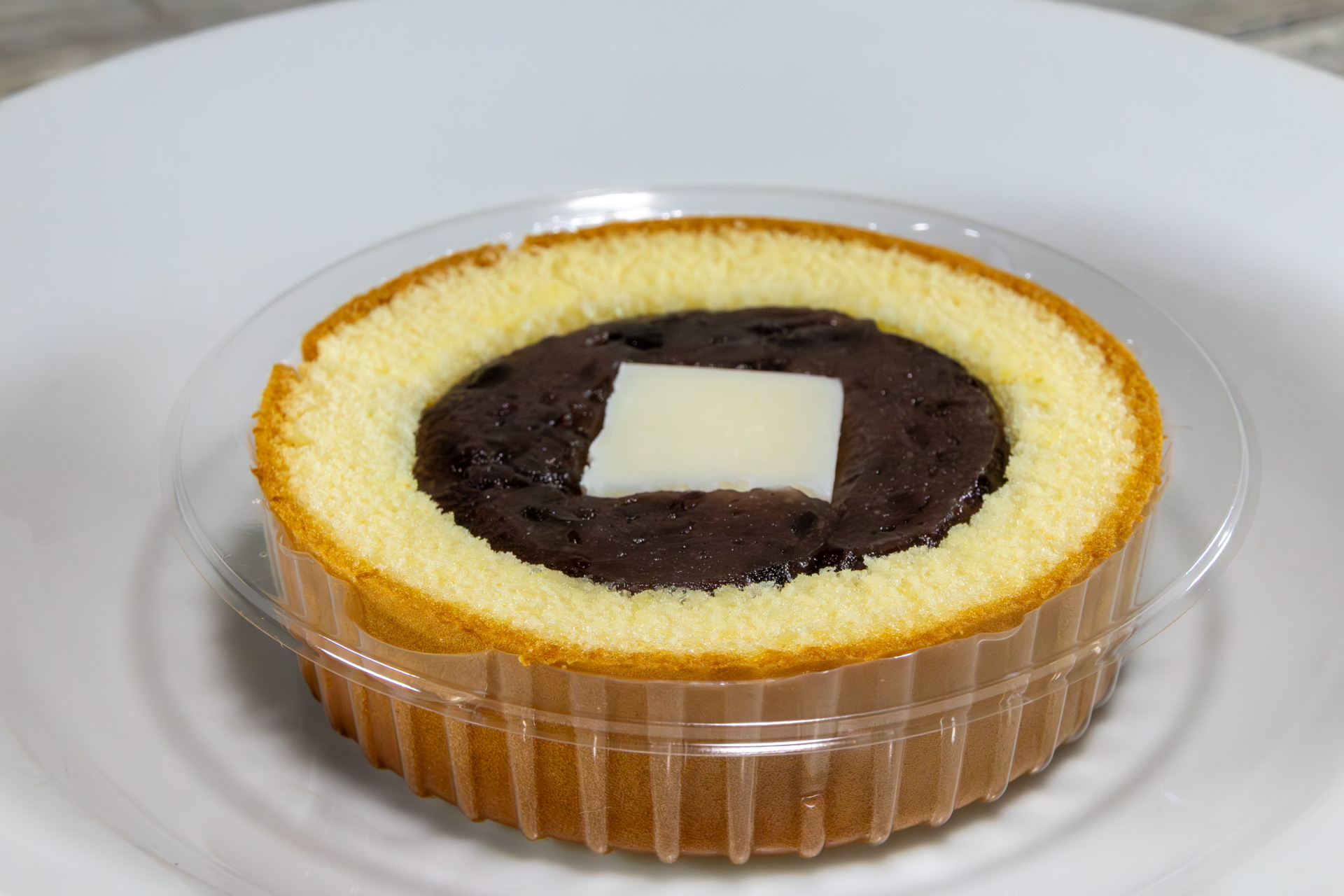 「Uchi Café あんバタートースト風プレミアムロールケーキ」（268円）