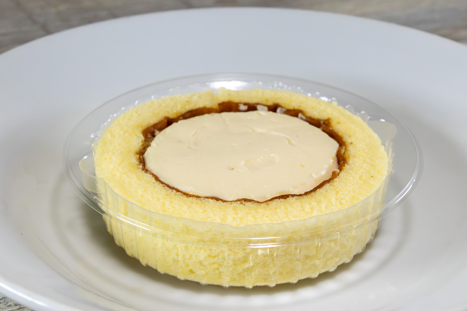 「Uchi Café ミックスジュース風プレミアムロールケーキ」（268円）