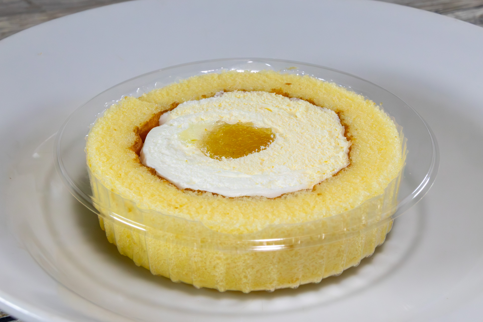 「Uchi Café 瀬戸内レモンと木頭ゆずプレミアムロールケーキ」（268円）