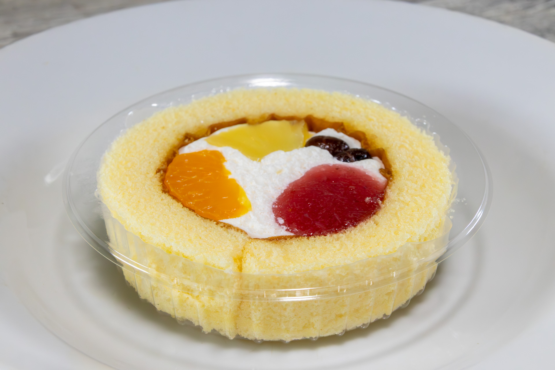 「Uchi Café 白くま風プレミアムロールケーキ」（268円）