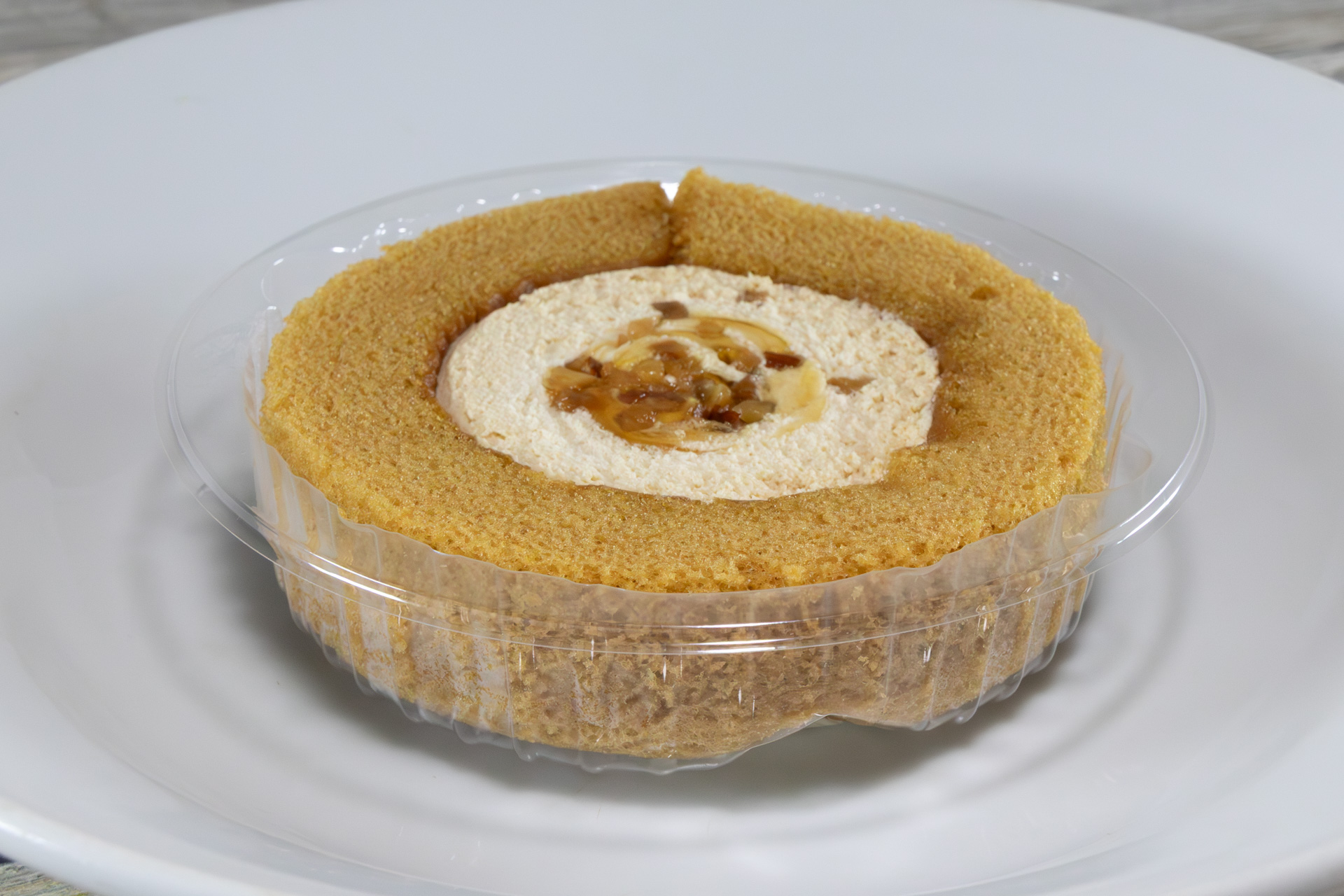 「Uchi Café 黒糖＆紅茶 プレミアムロールケーキ～多良間島黒糖使用～」（268円）