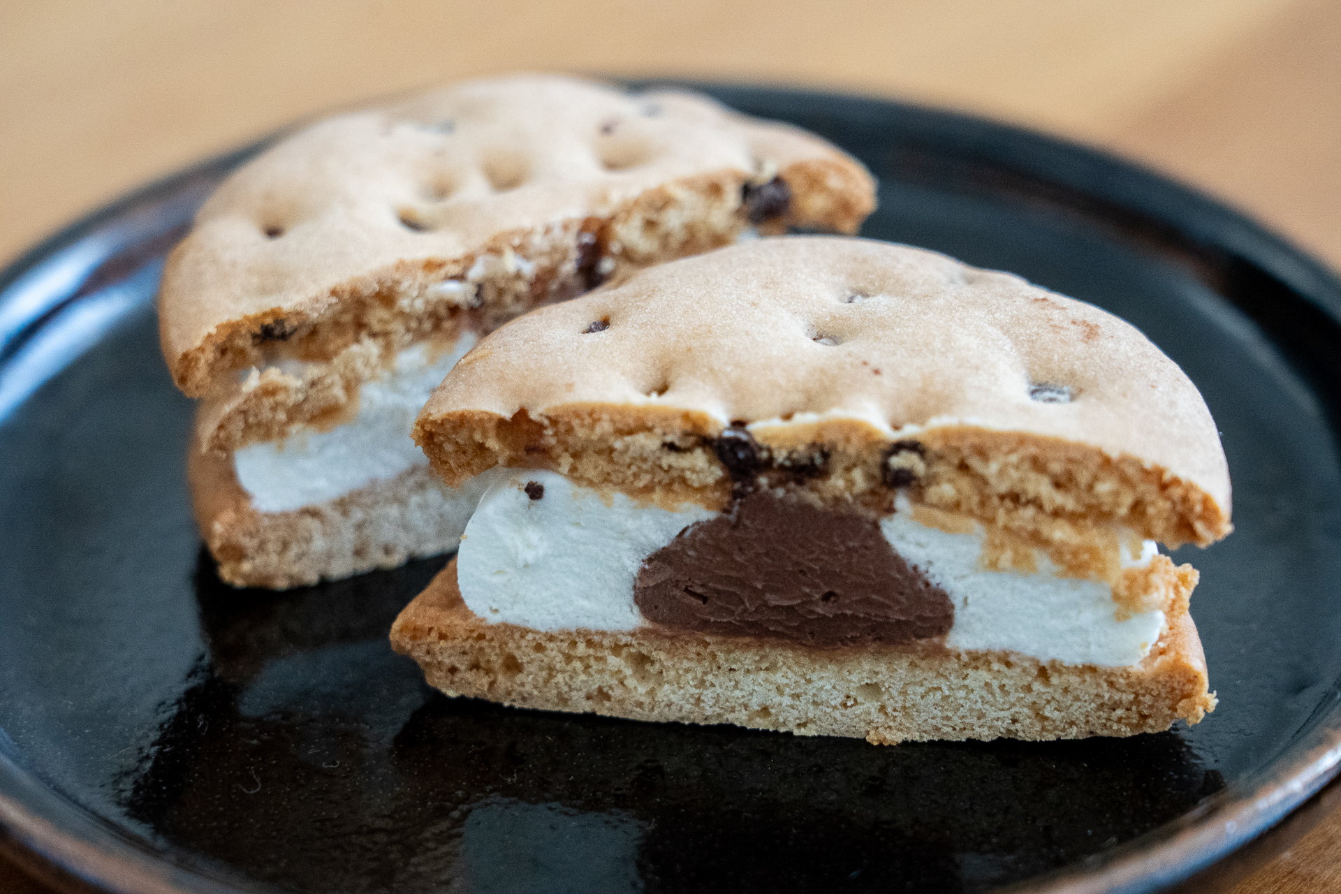 なめらかなチョコレートクリームが真ん中に