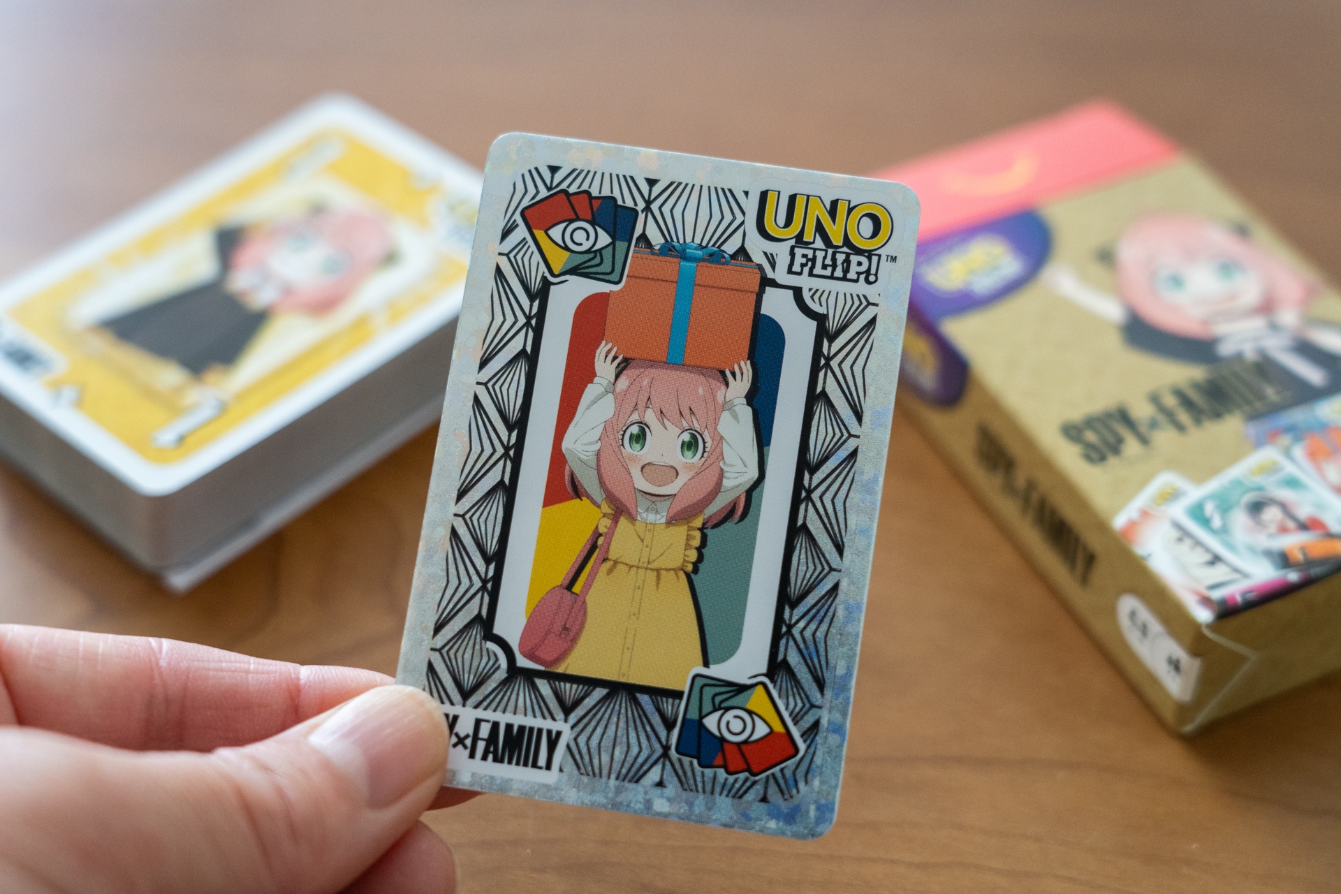 写真では分かりづらいがキラキラのホログラムカード