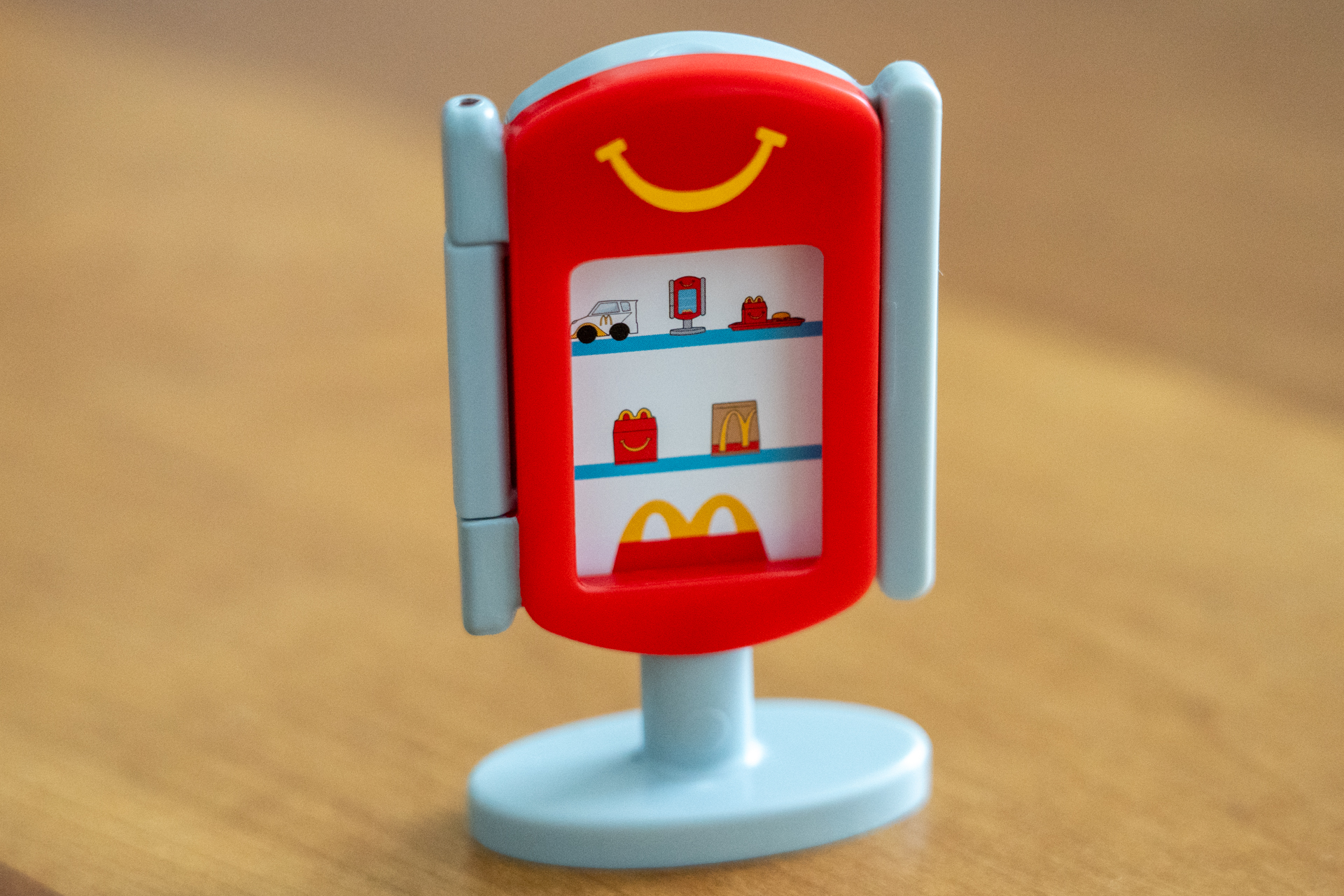 ディスプレイ部分のカードは裏返すことができる