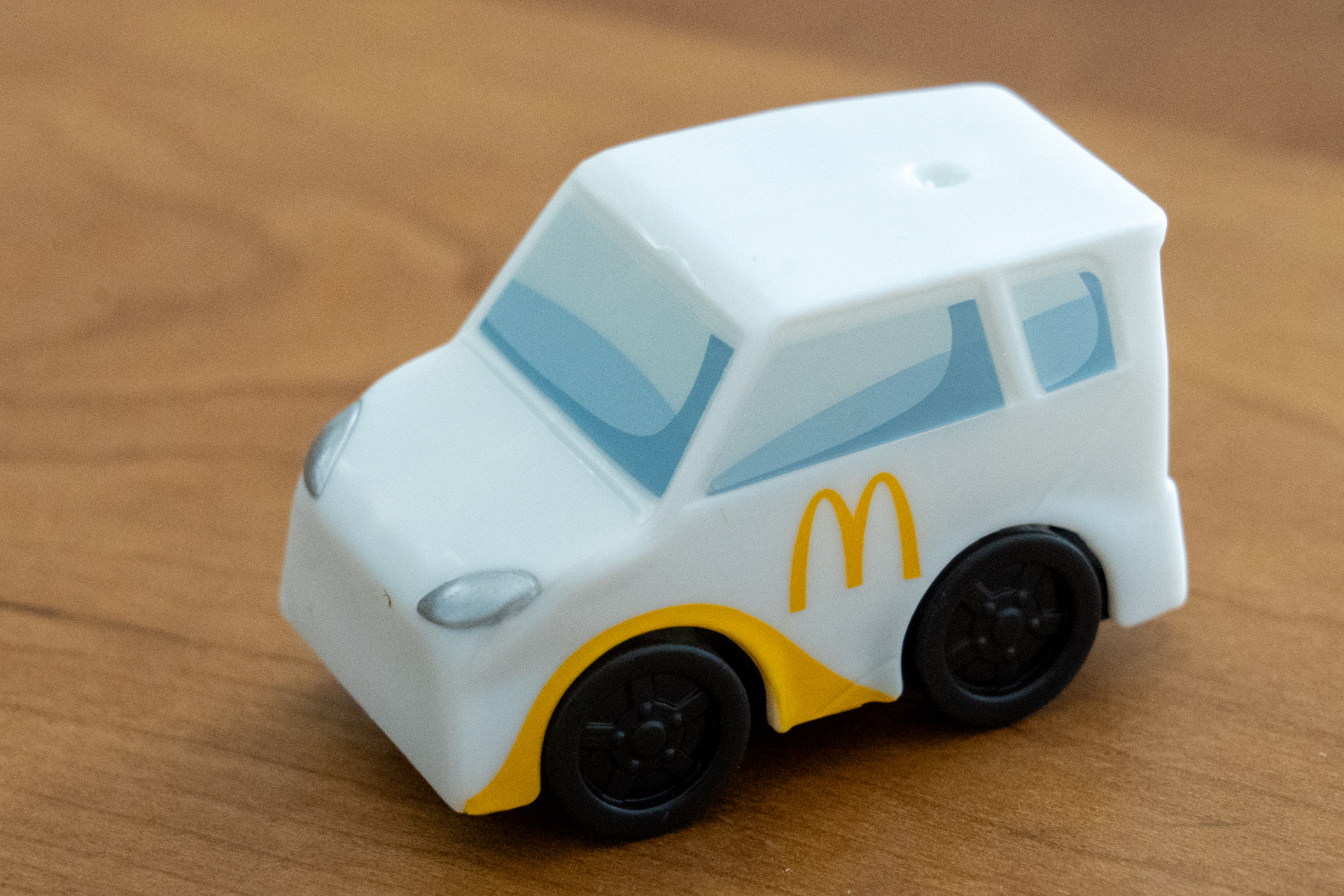 シンプルなデザインなので、ほかのおもちゃで余ったシールを貼っても楽しそう