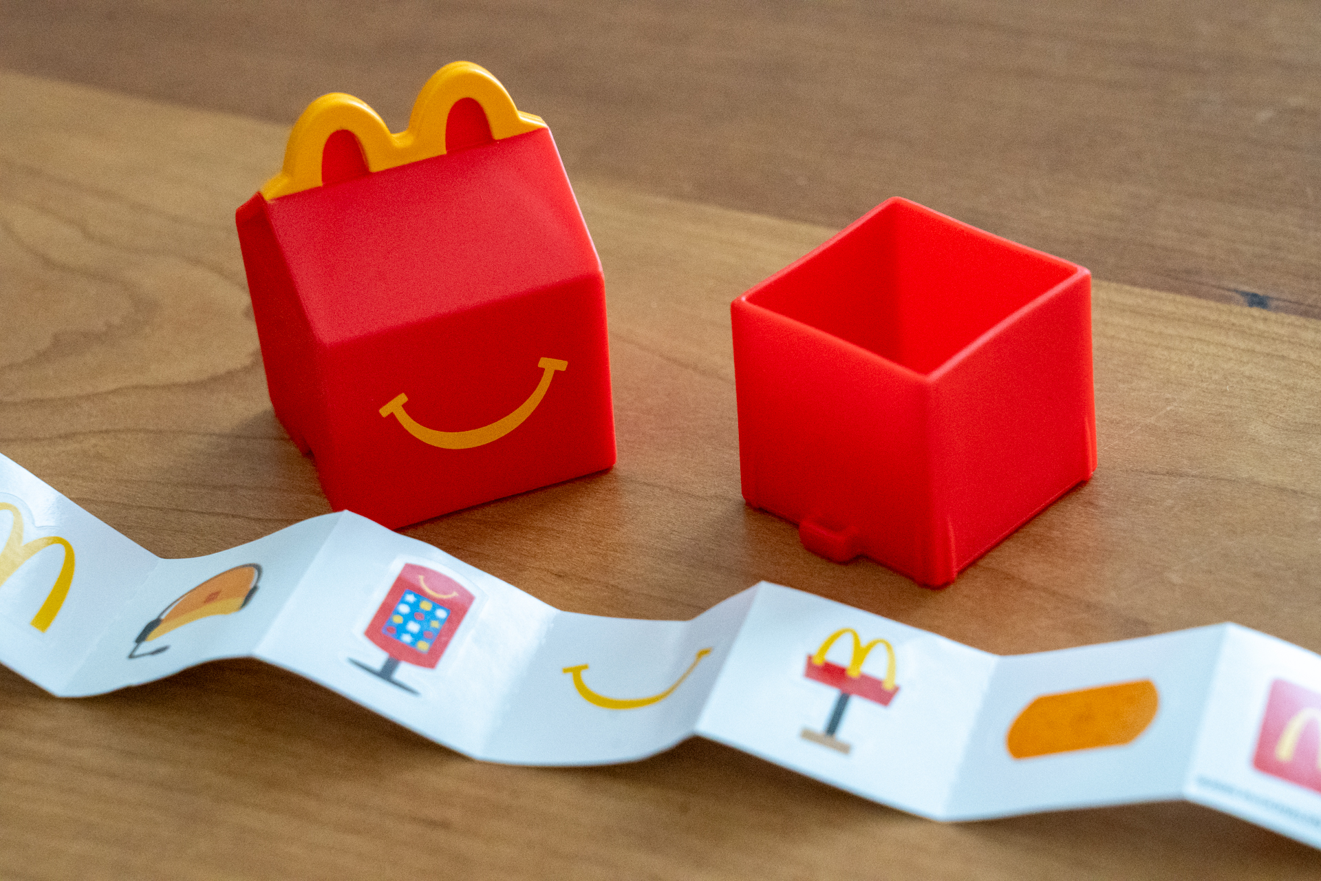 蛇腹でシールが入っている