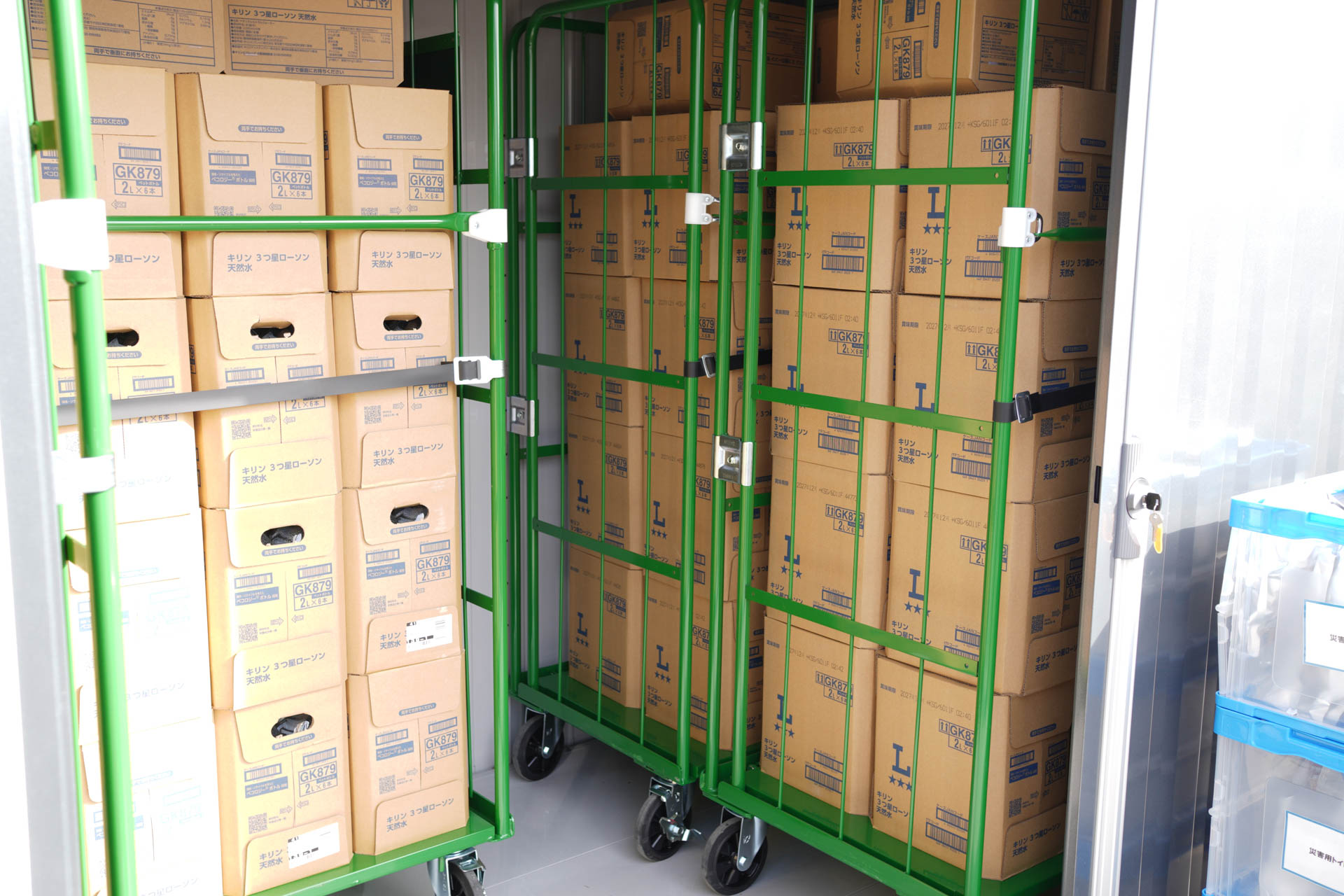災害支援用の保管庫。ちなみにイナバ物置だった