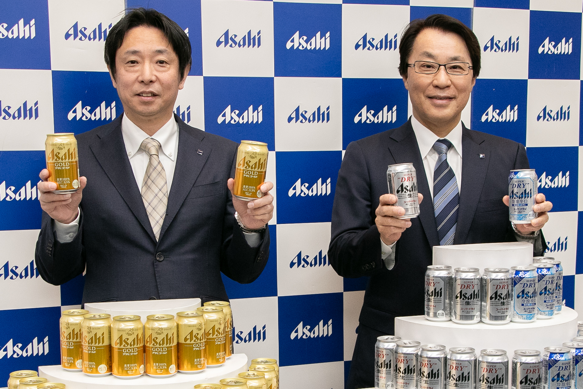 アサヒビールは主力商品「アサヒスーパードライ」や新商品「アサヒ ゴールド」などビールを中心に戦略を組み立てていく