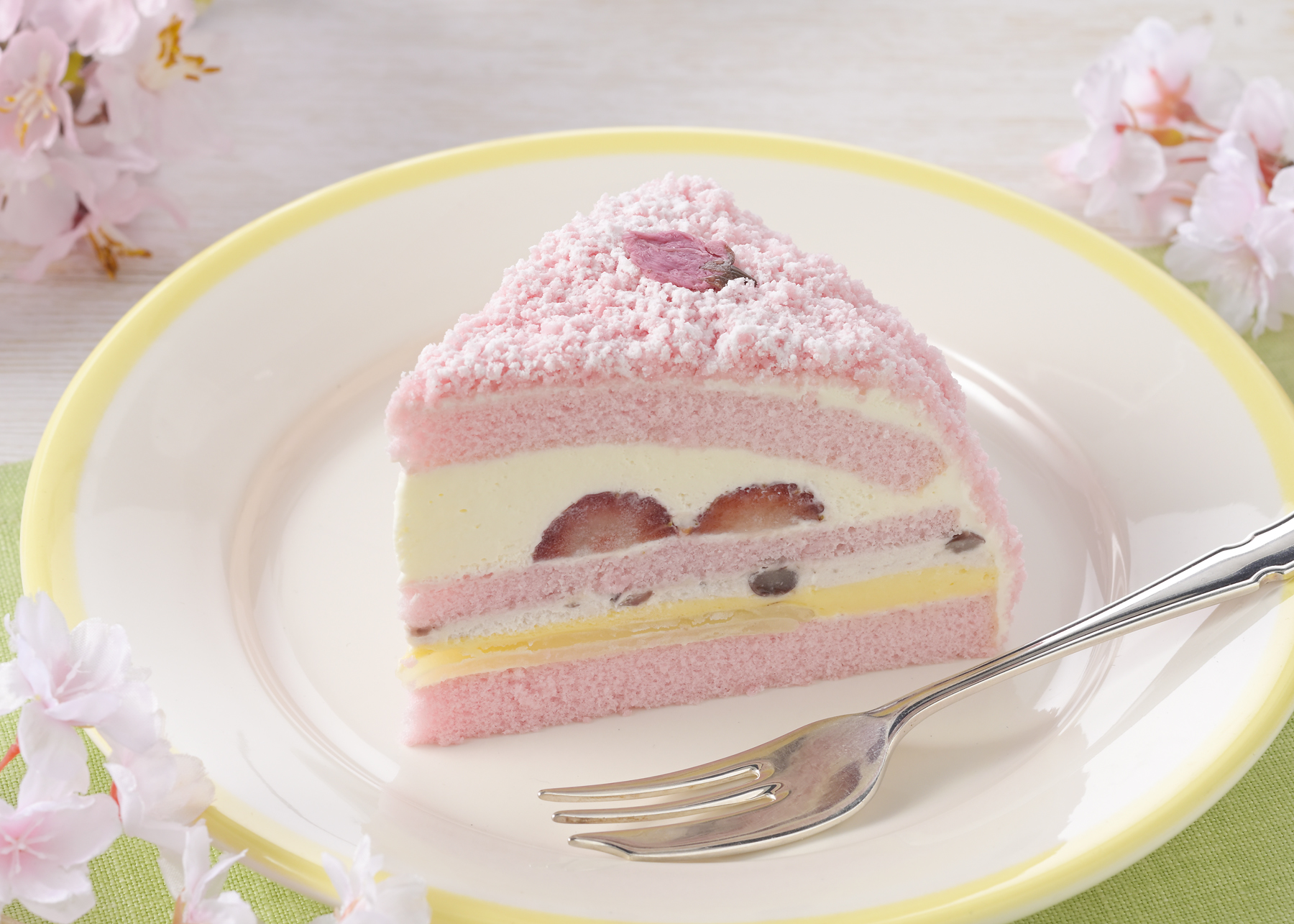 「さくらのケーキ」（529円）