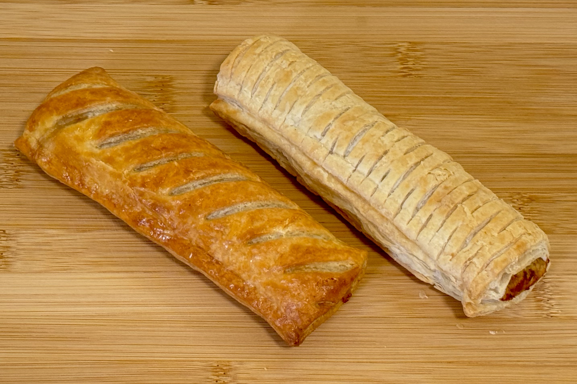 Greggs「Sausage Roll/Vegan Roll」