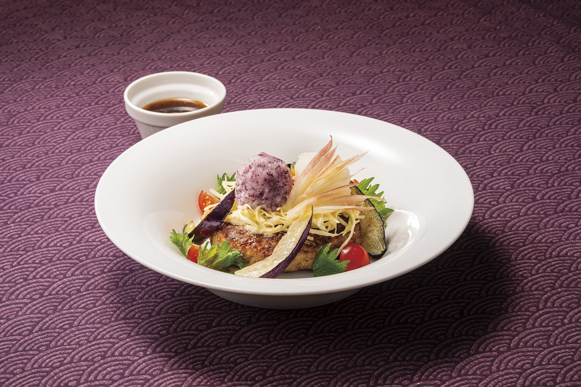 ［日本］「香味野菜と2色おろしのハンバーグ」（1089円）