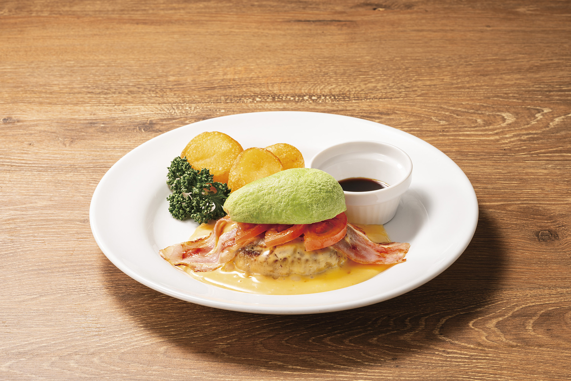 ［アメリカ］「とろ～りチェダーチーズとアボカドのハンバーグ」（1419円）