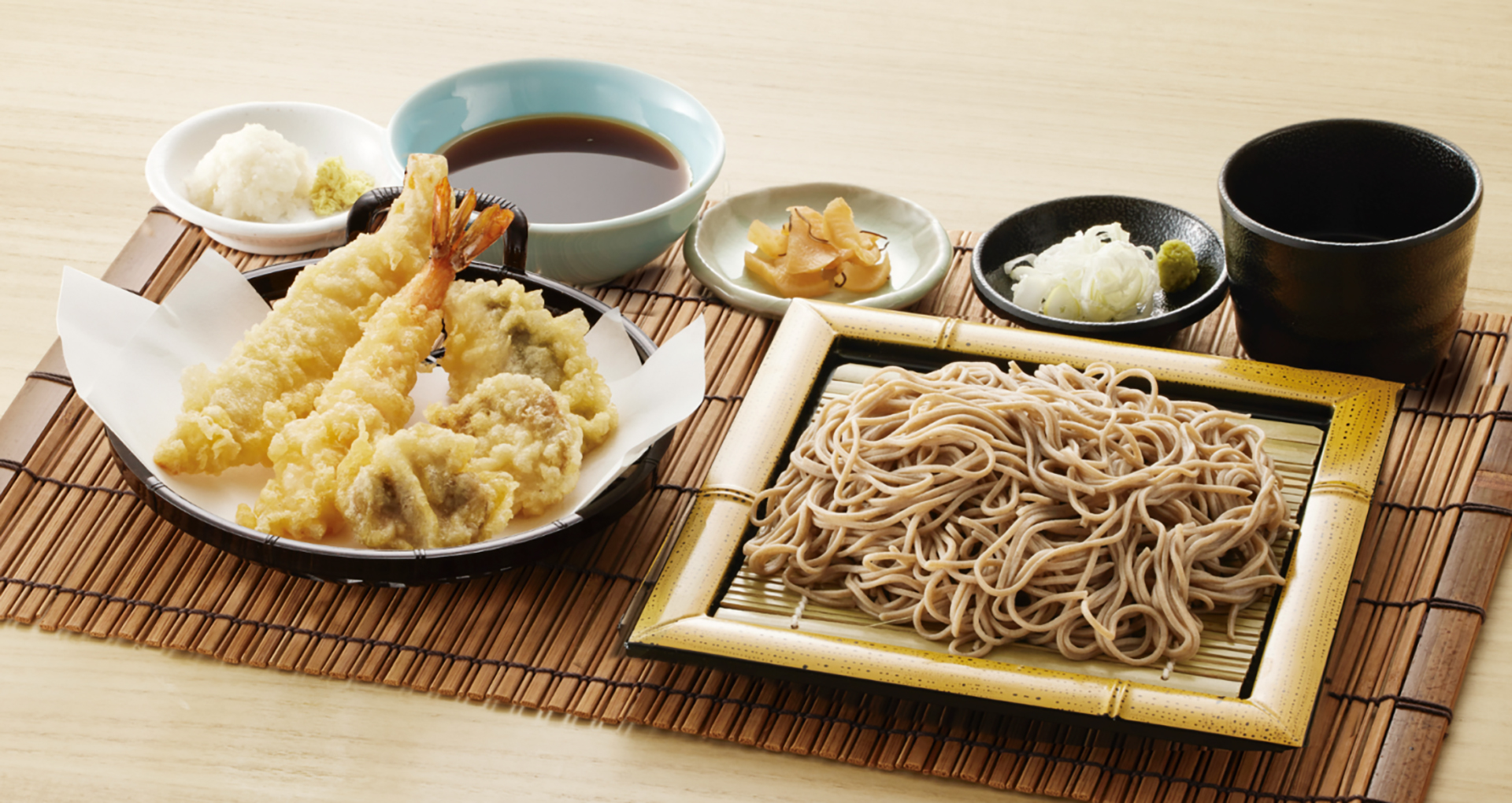 「海老と4種の北海道産天ぷらと藪そば（1人前）」（1410円）