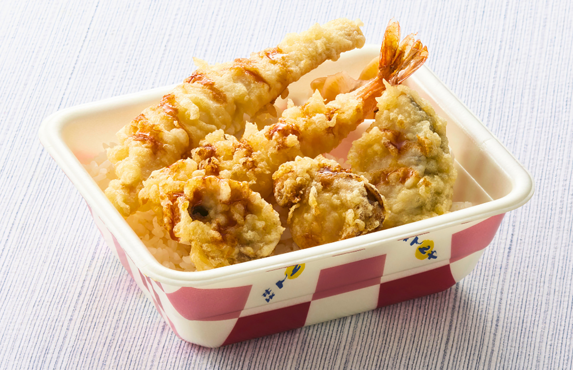［テイクアウト］「海老と4種の北海道産天丼弁当（お新香付）」（テイクアウト 1160円、デリバリー 1570円）