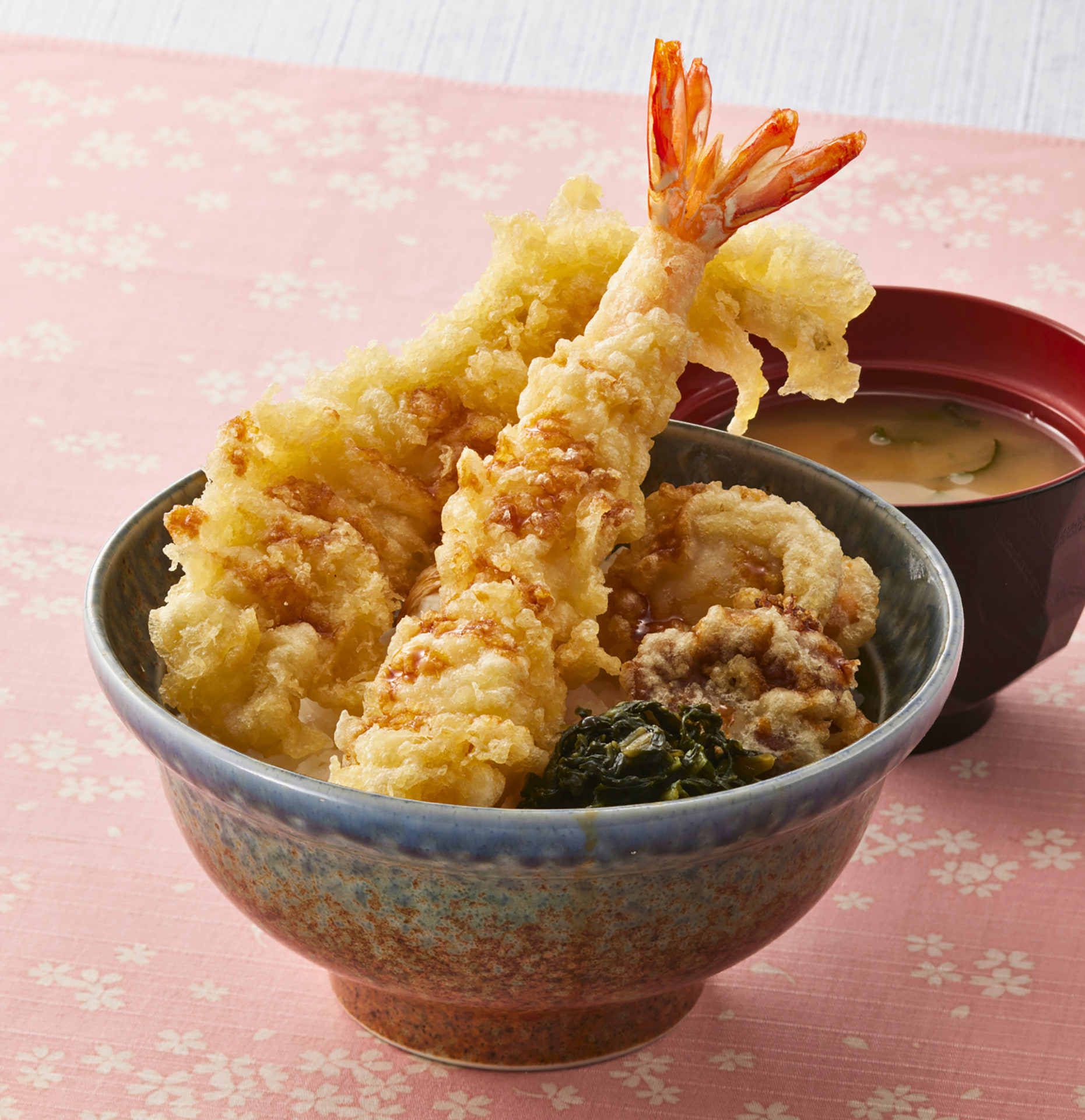 「春ご馳走天丼（みそ汁付）」（1690円）