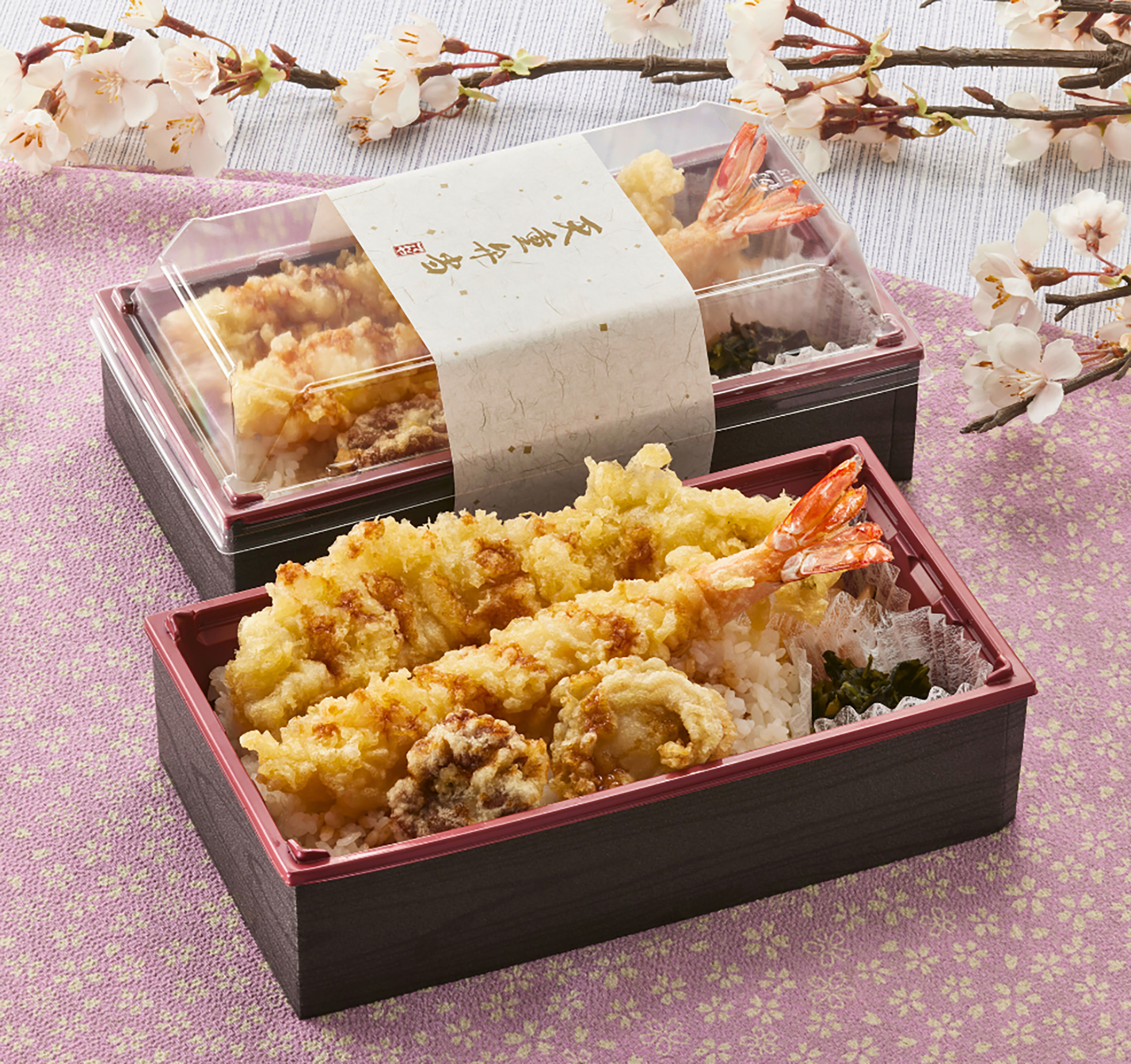 ［テイクアウト］「春ご馳走天重弁当（お新香付）」（テイクアウト 1690円、デリバリー 2280円）