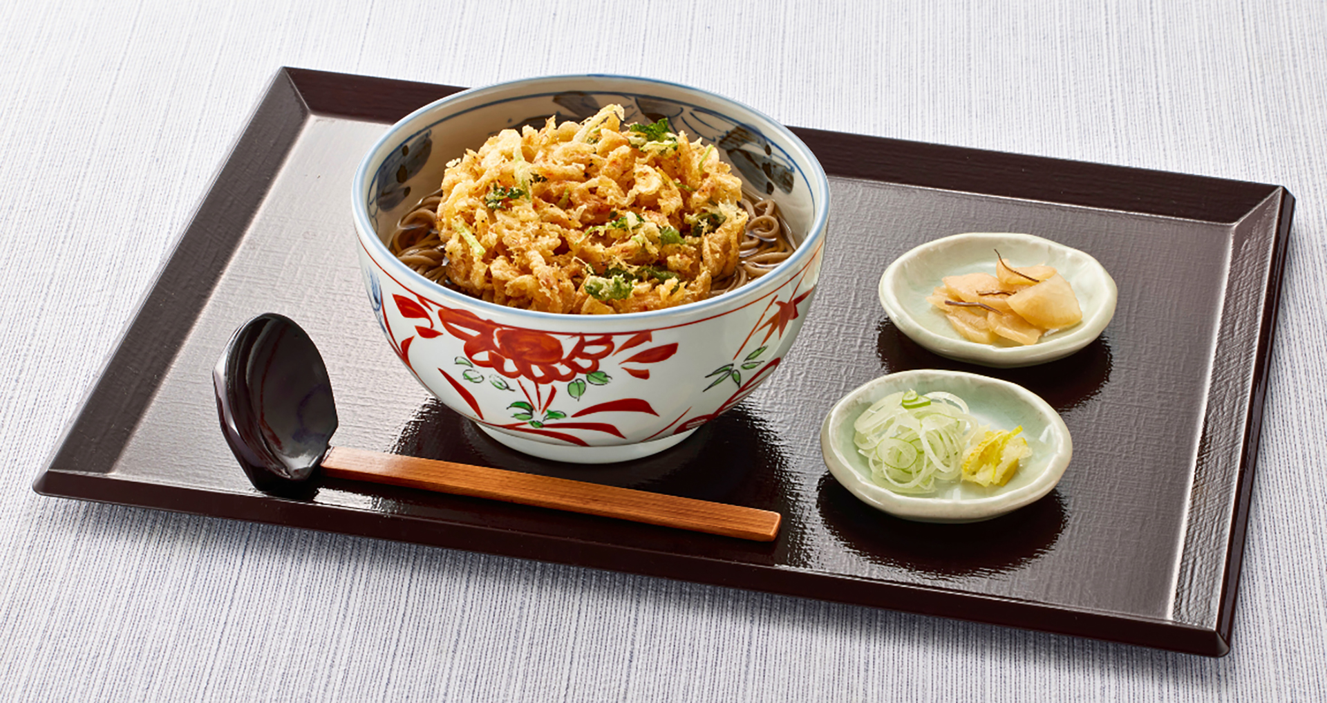 「桜海老のかき揚げそば」（930円）