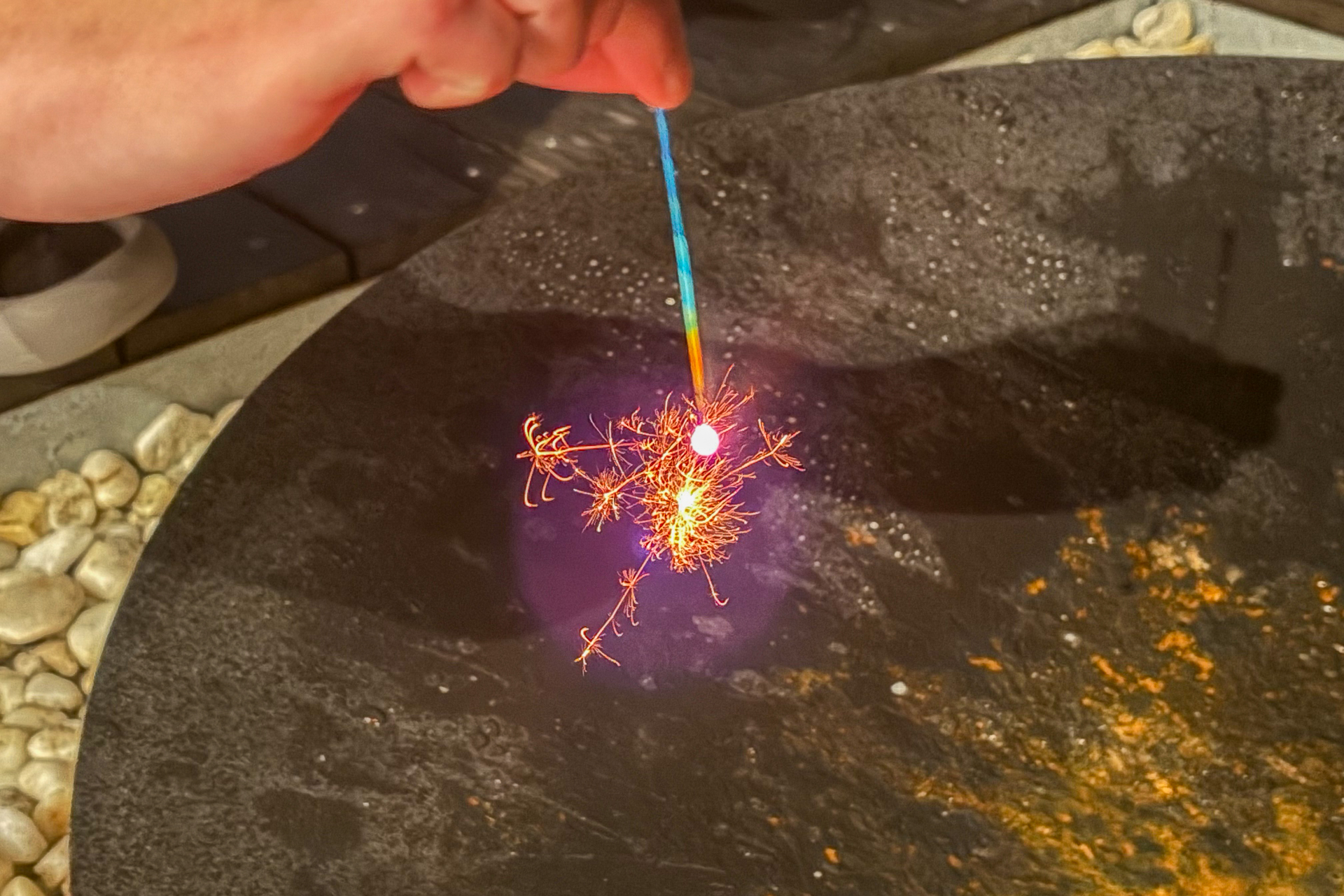 部屋には線香花火が用意されている