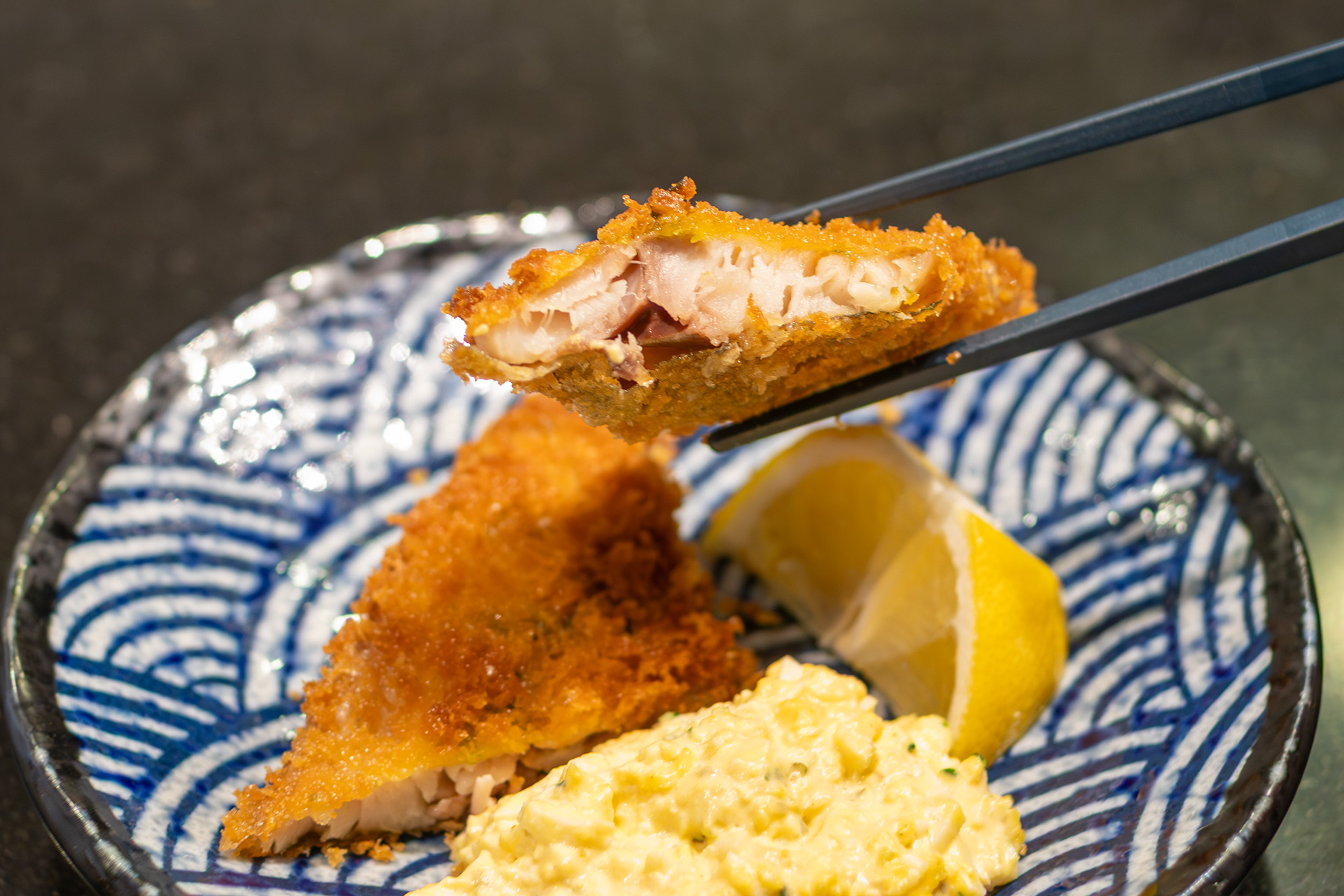 特製のタルタルソースでいただく