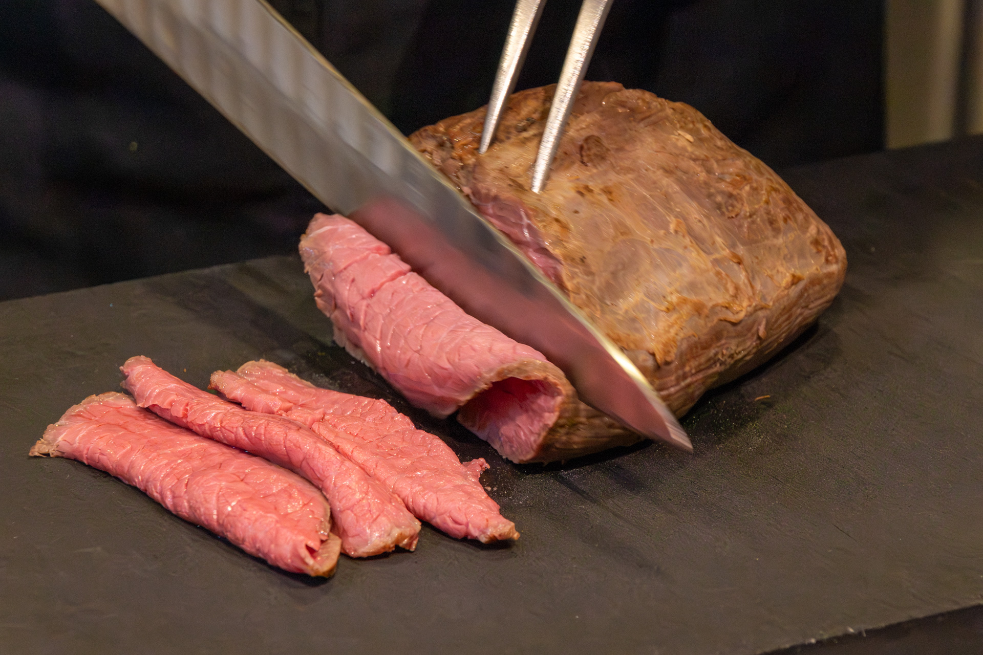 ていねいに切り分けて