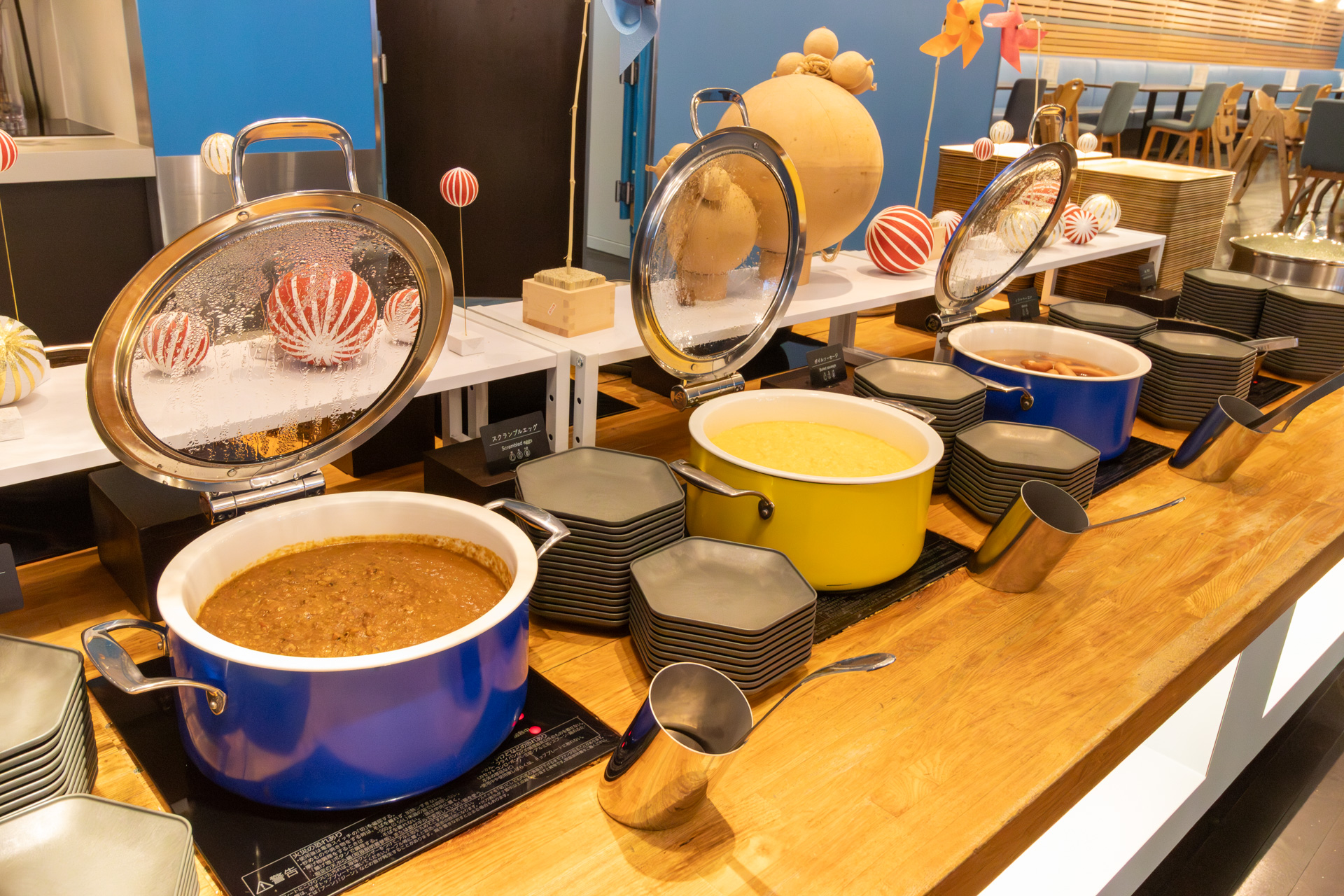 朝食も種類豊富なメニューから好みで選べる