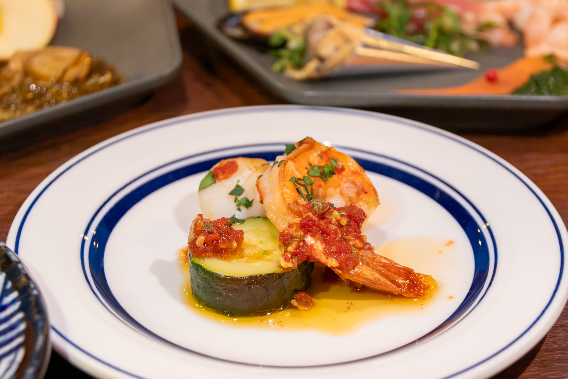 できたて海鮮メニューを楽しめる「スタジオビュッフェ もぐもぐ」