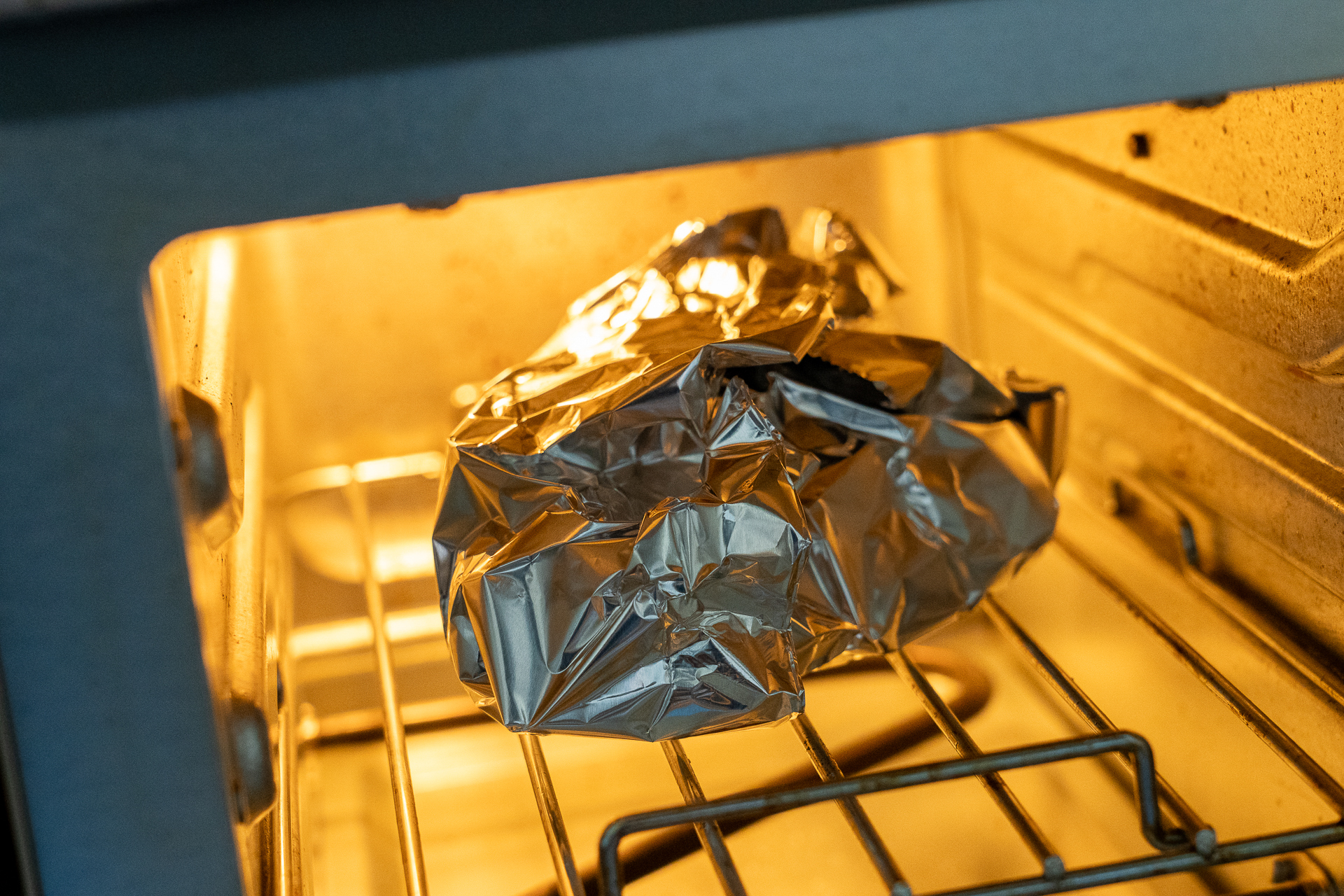 アルミホイルで包んでトースターへ